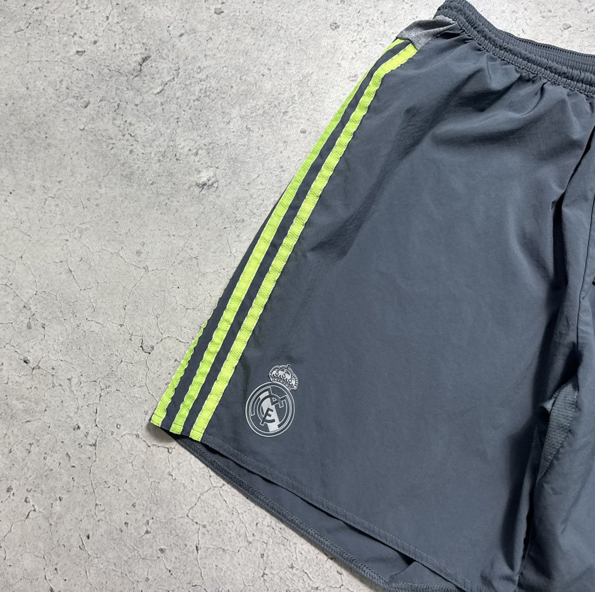 Adidas × Vintage Adidas FC Real Madrid Nylon Soccer Shorts Y2K Size US 34 / EU 50 - 3 Thumbnail
