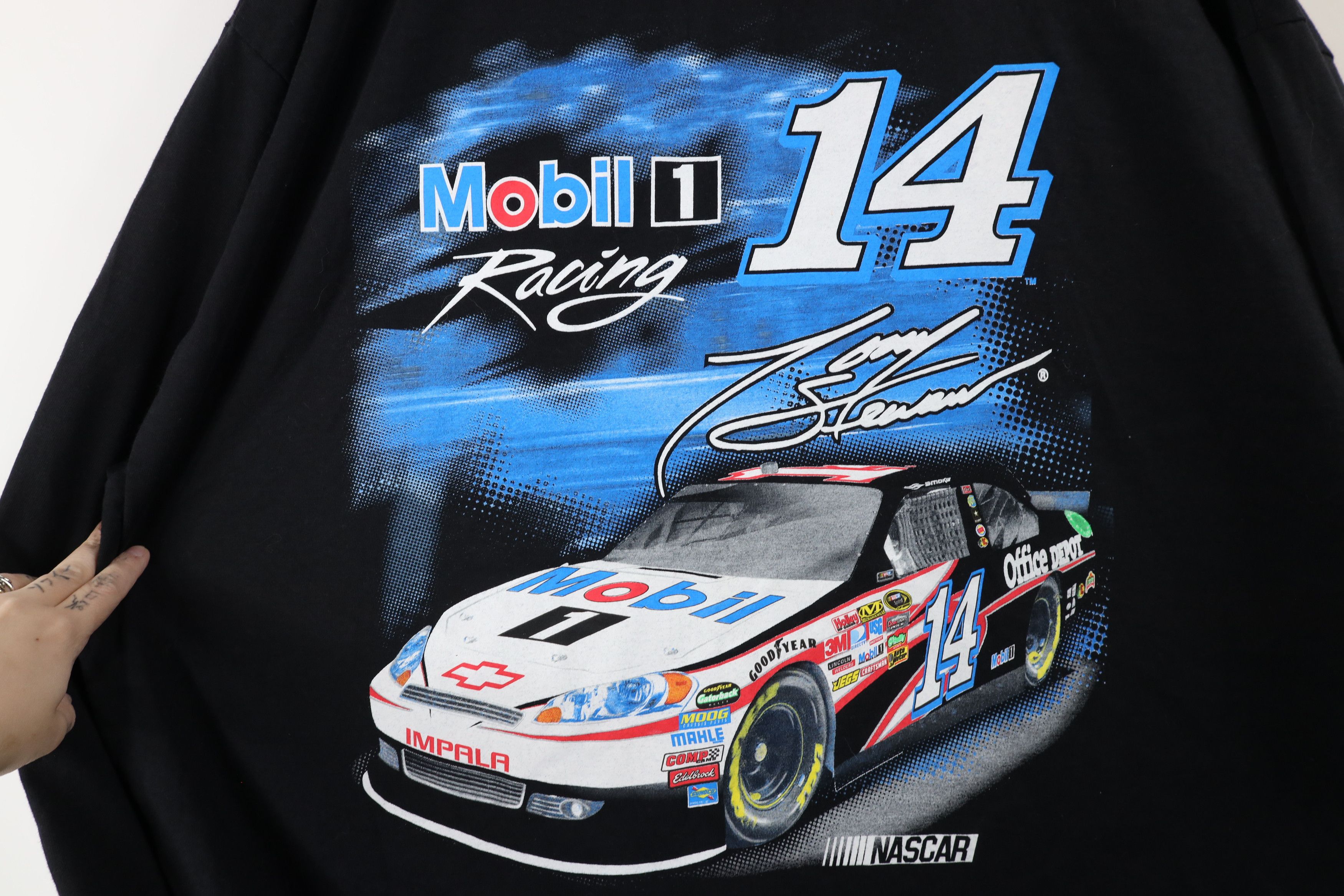Vintage Vintage Y2K NASCAR 1 Racing Tony Stewart Long Sleeve T-Shirt Size US XXL / EU 58 / 5 - 6 Thumbnail