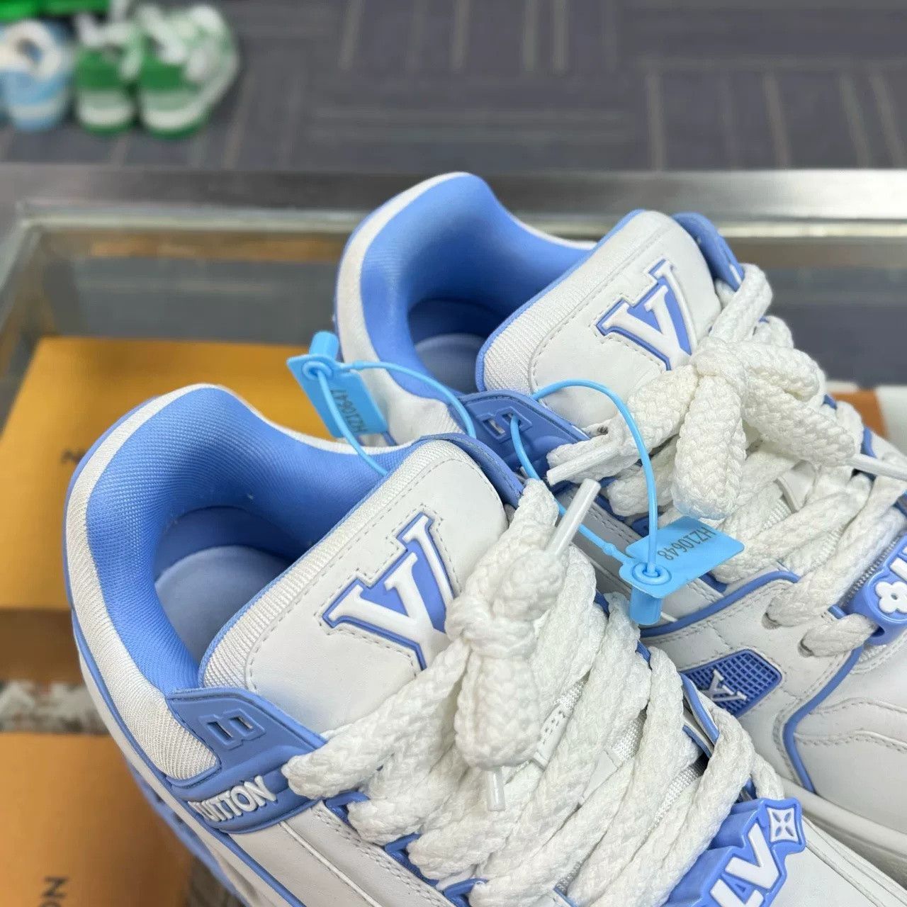 Louis Vuitton LV TRAINER White Blue Sneakers Size US 9.5 / EU 42-43 - 7 Thumbnail