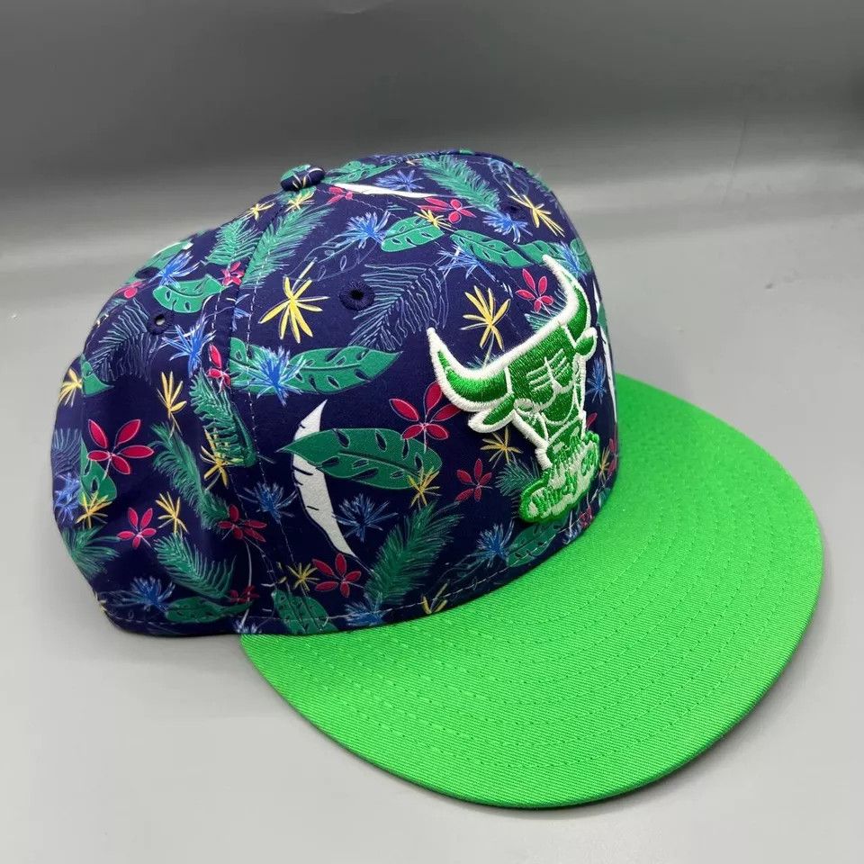 New Era Chicago Bulls Windy City Hat Men M-L Hawaiian StrapBack Cap Size ONE SIZE - 3 Thumbnail