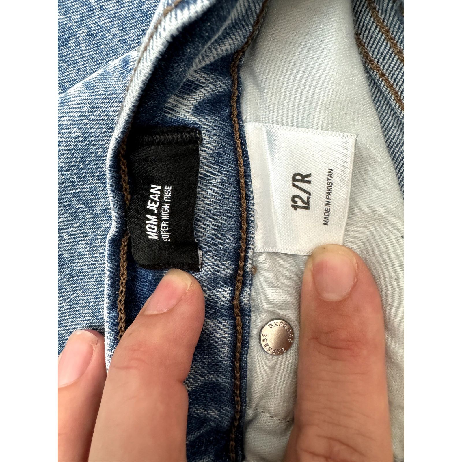 Express Express High waisted mom jean distressed 8R Size 26" / US 2 / IT 38 - 2 Thumbnail