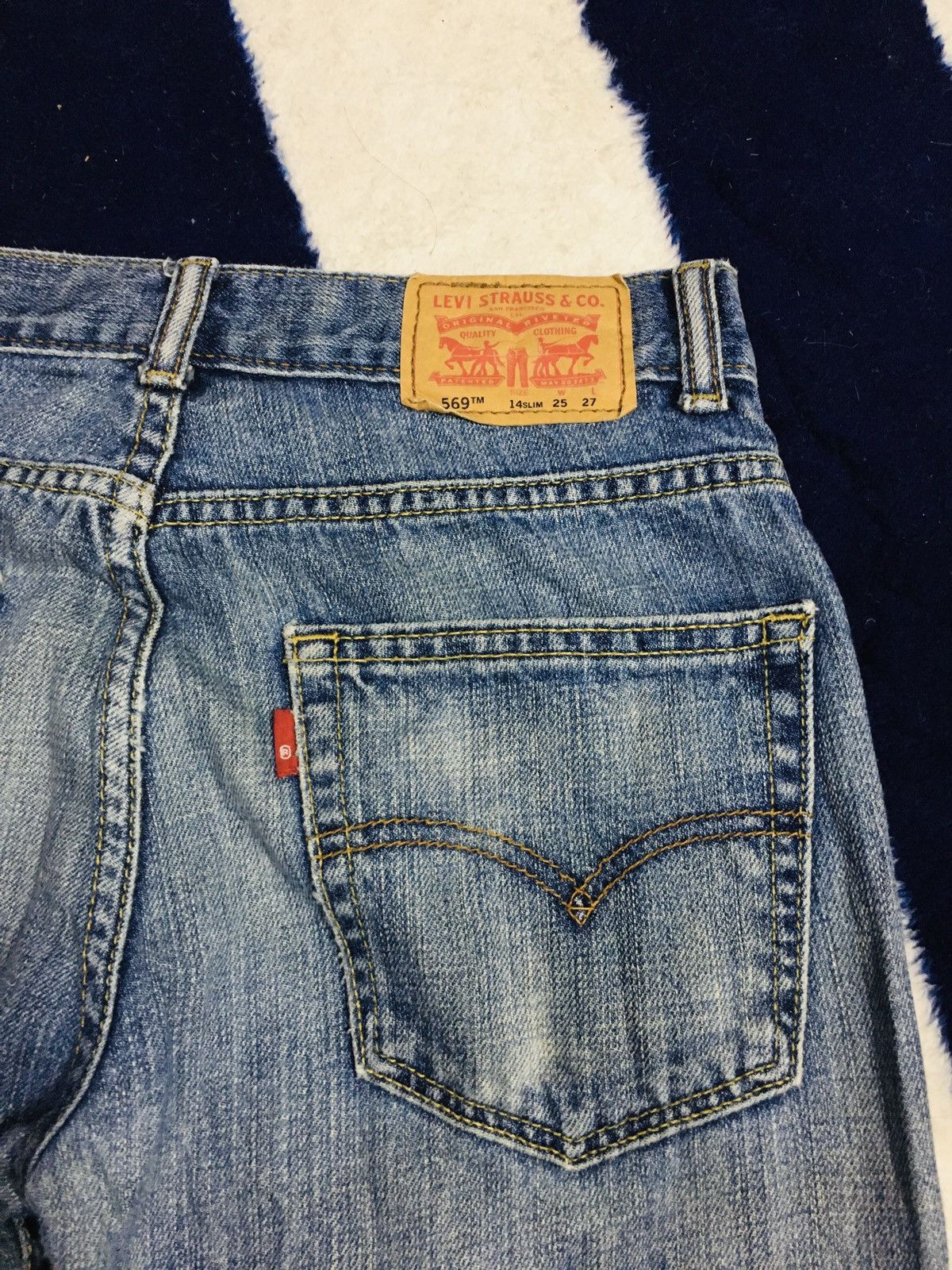 Hypebeast × Levi's Levis Lot569 Loose Straight Jeans (16) Size US 26 / EU 42 - 5 Thumbnail