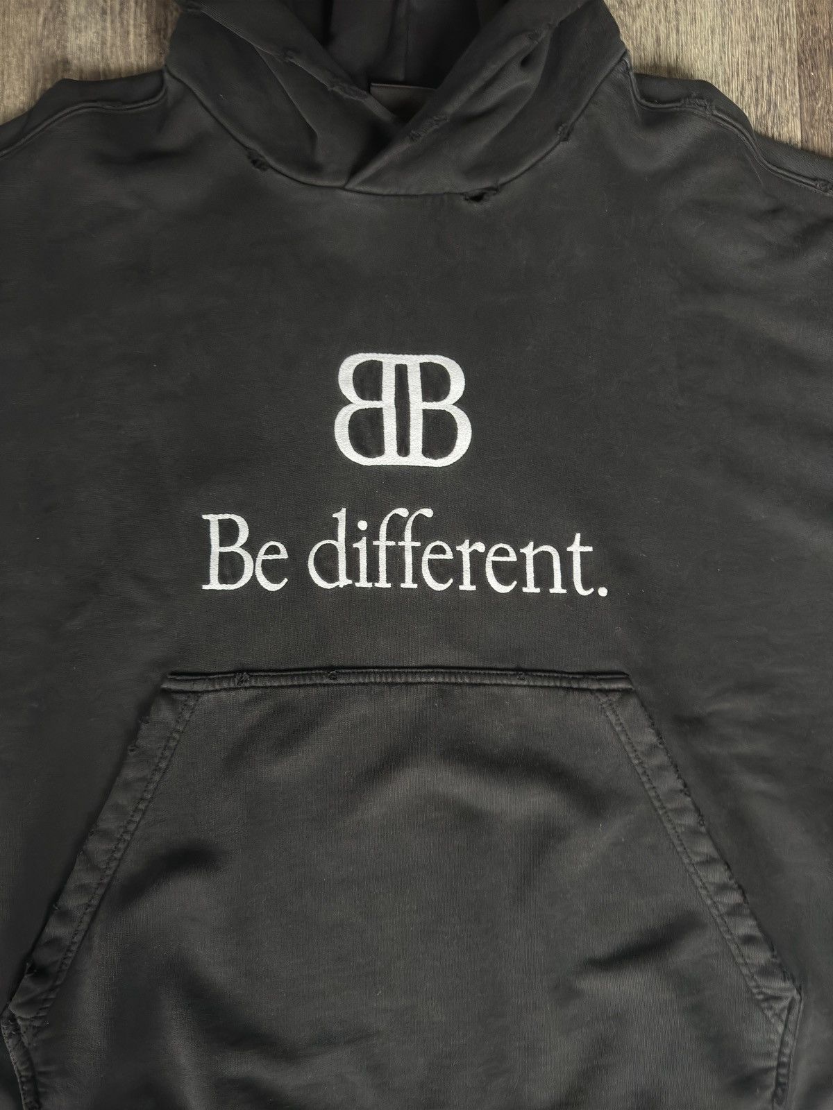 Balenciaga Balenciaga “Be Different” hoodie Size US S / EU 44-46 / 1 - 2 Thumbnail