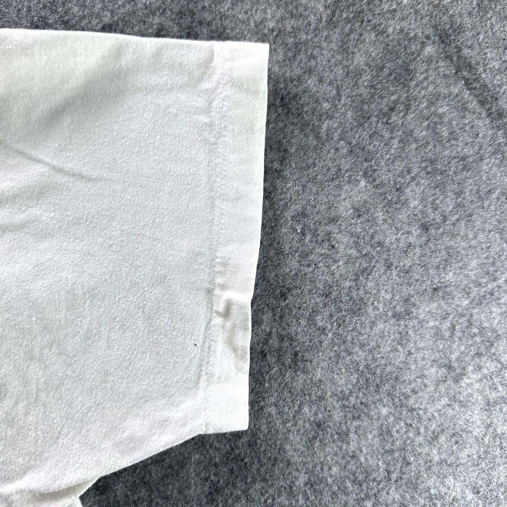 Hanes VINTAGE Hanes Shirt Mens L White Healing In The Heartland Ribbon Graphic Beefy-T Shirt Size US L / EU 52-54 / 3 - 3 Thumbnail