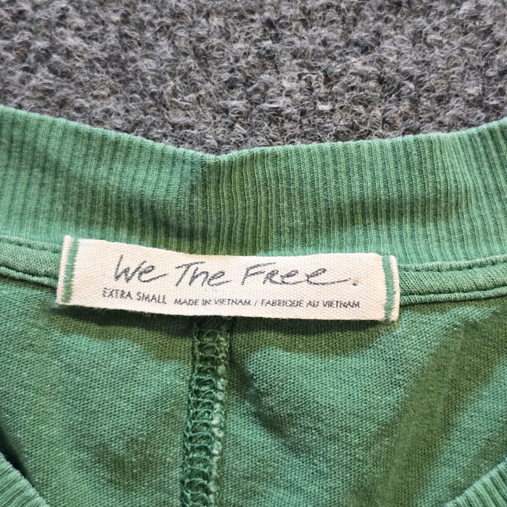Free People Free People Top Womens XS Green Cropped Oversized Boxy Long Sleeve Basic Shirt Bodice Bohemian Crewneck Lightweight Stretch Volunteers? Size XS / US 0-2 / IT 36-38 - 3 Thumbnail