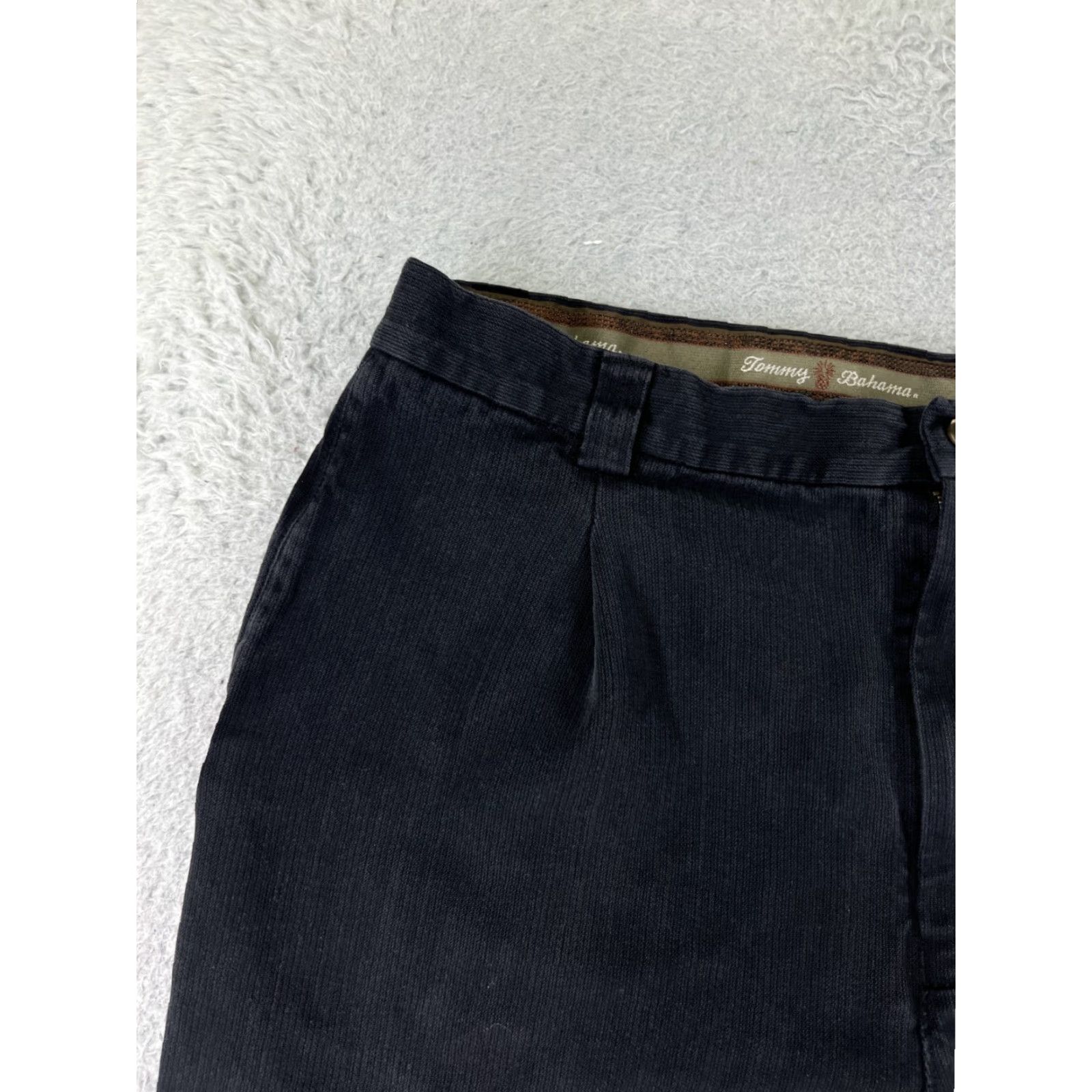 Tommy Bahama Tommy Bahama Shorts Men 38 Black Pleated Bermuda 100% Silk Golf Golfer Vacation Size US 38 / EU 54 - 4 Thumbnail