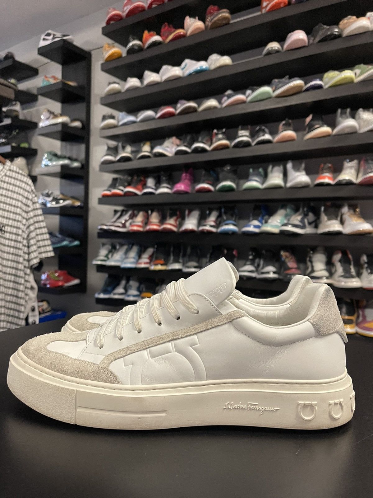 スニーカー SALVATORE FERRAGAMO IVORY LEATHER SNEAKERS sepatu sneakers Salvatore Ferragamo Ivory Leather Sneakers