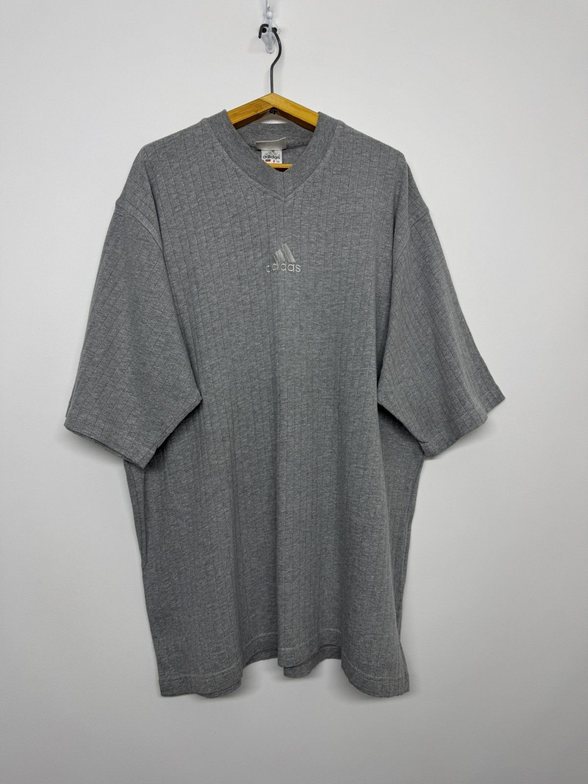 Adidas Vintage 90s Adidas v-neck ribbed T-Shirt logo in beige Size US L / EU 52-54 / 3 - 2 Thumbnail
