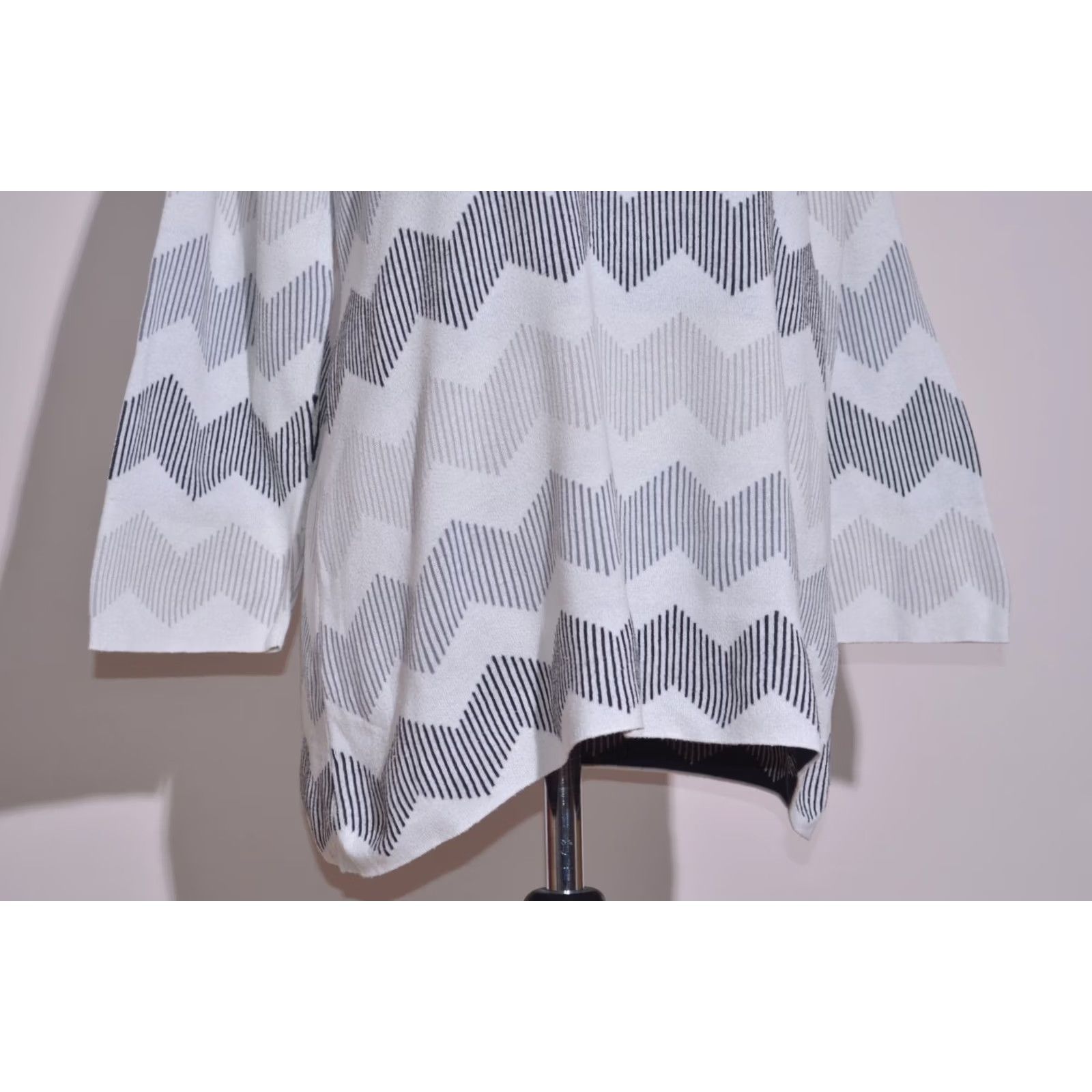 Vintage Gudrun Sjoden Gray White Chevron Stripe Knit Tunic Sweater Oversized Long S Women Knit Tunic Sweater Contemporary Casual Mens, Womens Size S / US 4 / IT 40 - 3 Thumbnail