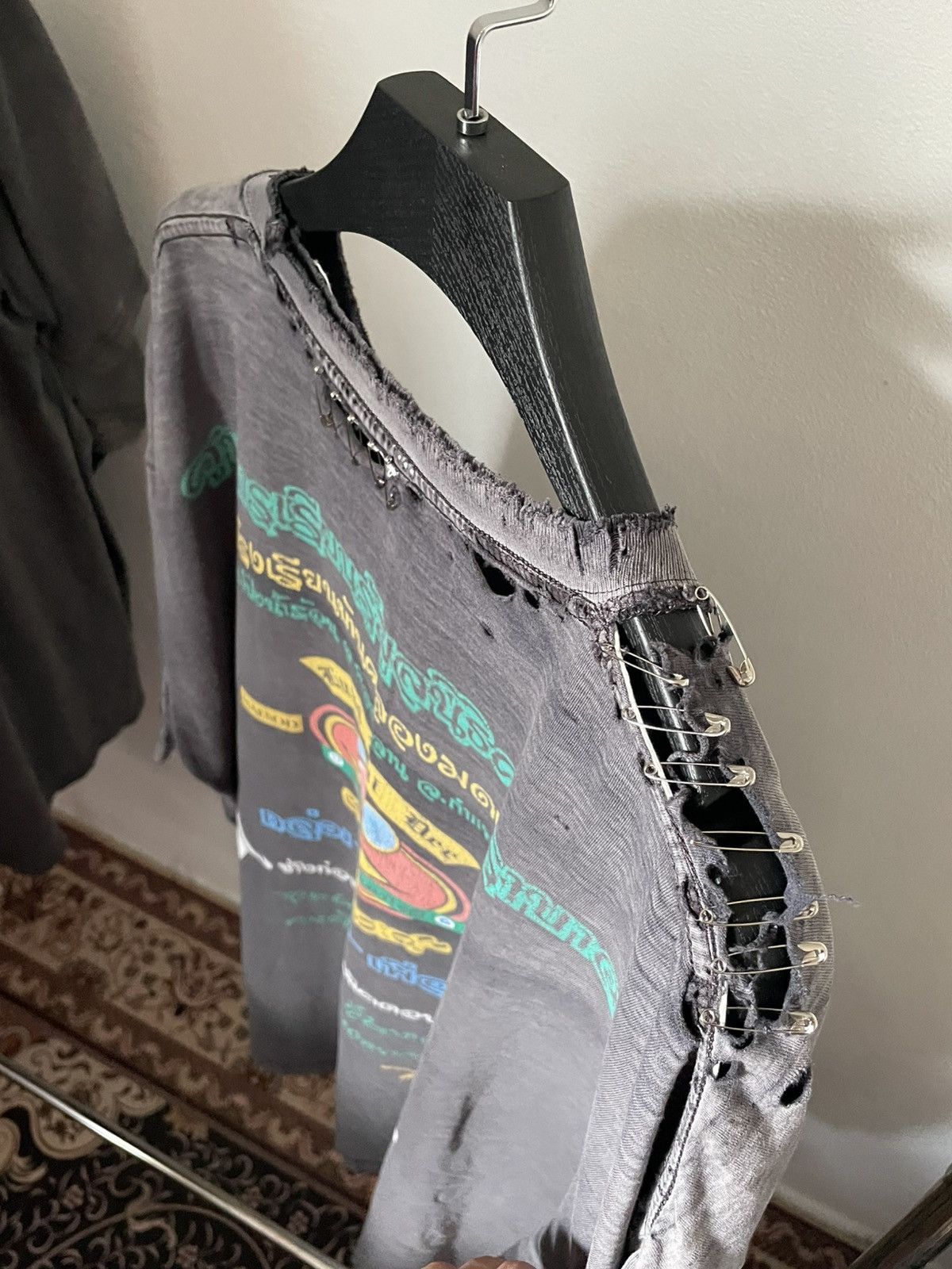 Vintage Vintage Faded Thai Graphic Distressed Tee 00s’ Size US XL / EU 56 / 4 - 4 Thumbnail