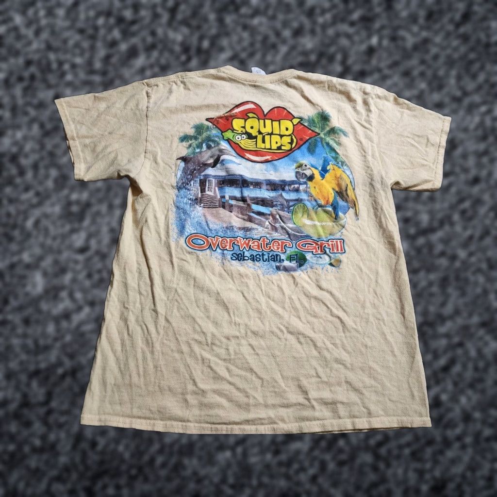 Gildan Gildan Mens L Yellow Graphic Print T-Shirt Squid Lips Overwater Grill Beach Beer Classic Short Sleeve Size US L / EU 52-54 / 3 - 1 Thumbnail