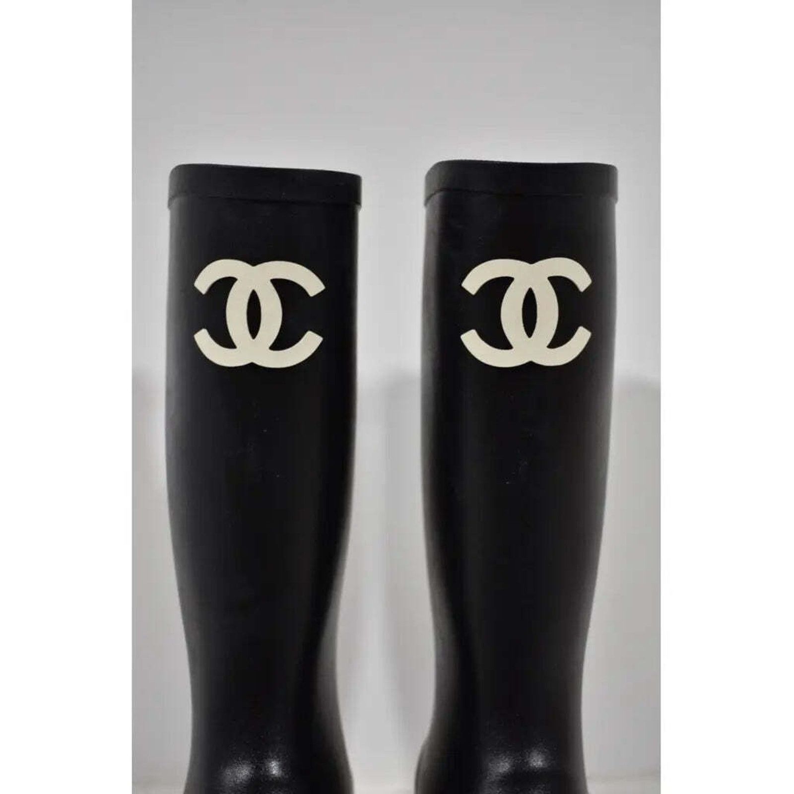 Chanel Chanel 22A Black White CC Logo High Rubber Rain Boots 42 Size US 12 / IT 42 - 6 Thumbnail