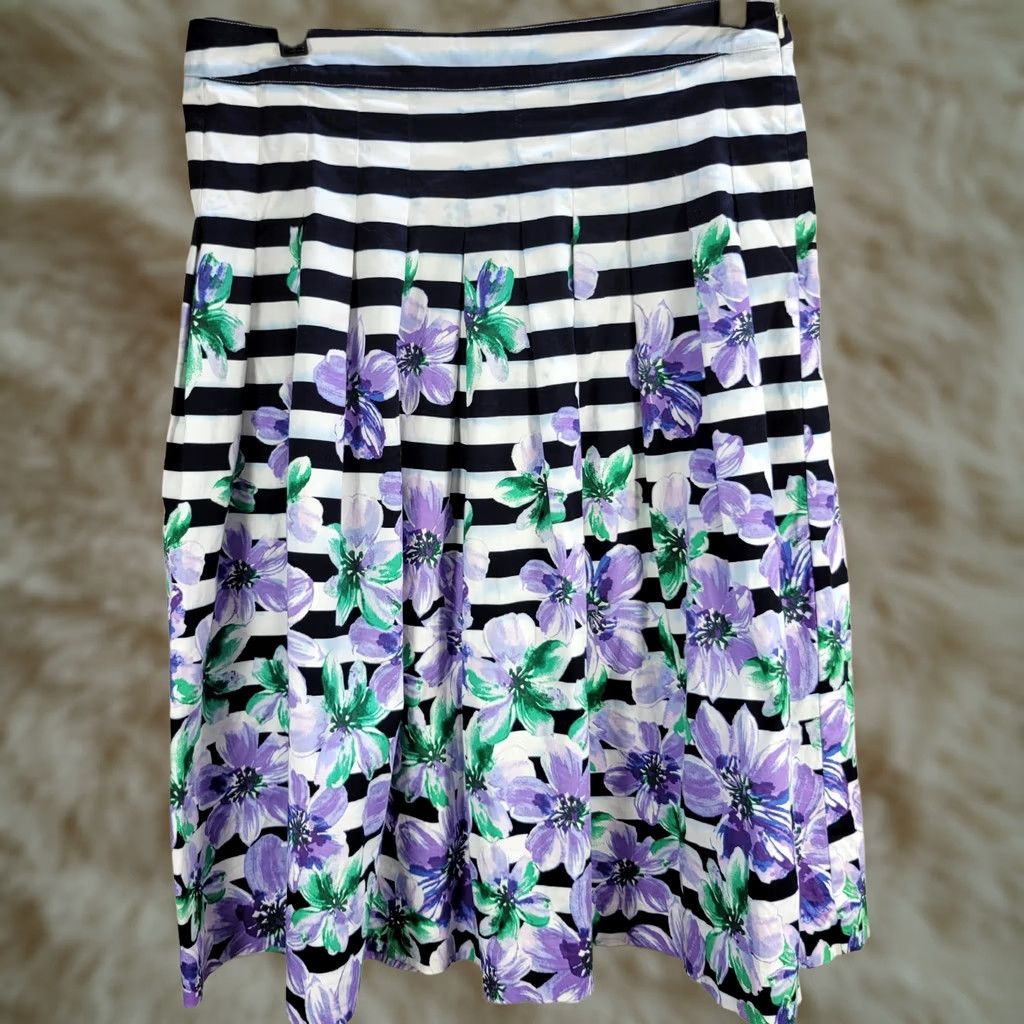 Talbots Talbots Skirt Knee Length Casual Regular 8 White Black Purple Floral Pleated Cotton Womens Size 30" / US 8 / IT 44 - 1 Thumbnail