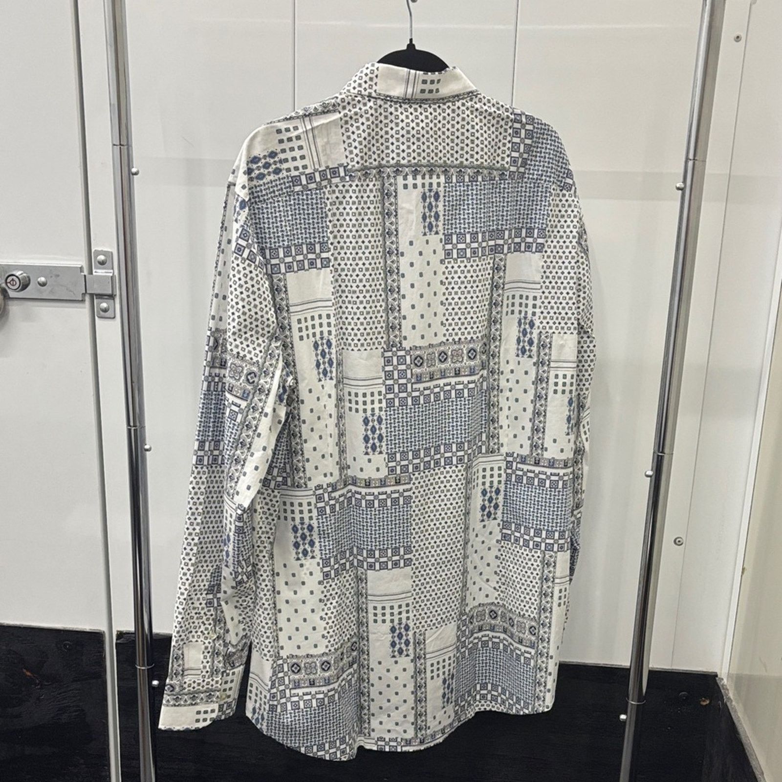 Etro NWT Etro White and Blue Geometric Shirt Size 44.5 XL Size US XL / EU 56 / 4 - 8 Thumbnail