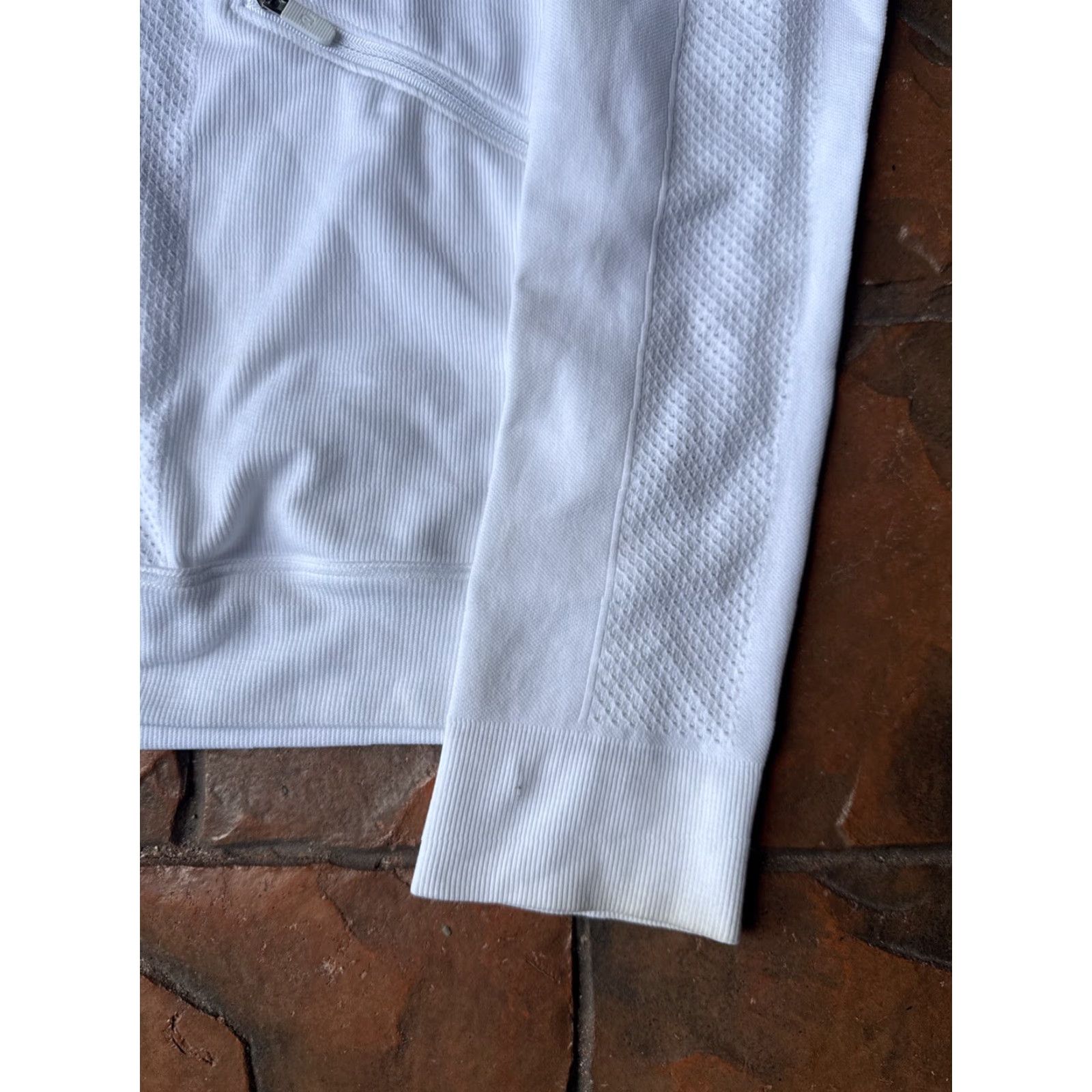 Lululemon Lululemon Ventilate Full Zip Hooded Jacket Women's Size 4 White Athletic Yoga Size S / US 4 / IT 40 - 4 Thumbnail
