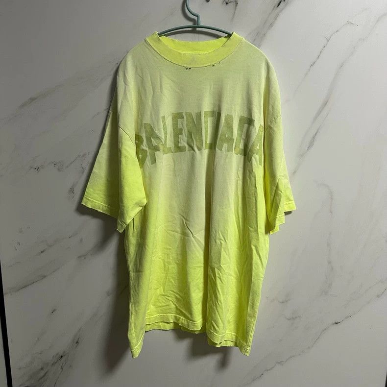 Balenciaga Balenciaga Tape Short Sleeve Tee Size US L / EU 52-54 / 3 - 1 Thumbnail