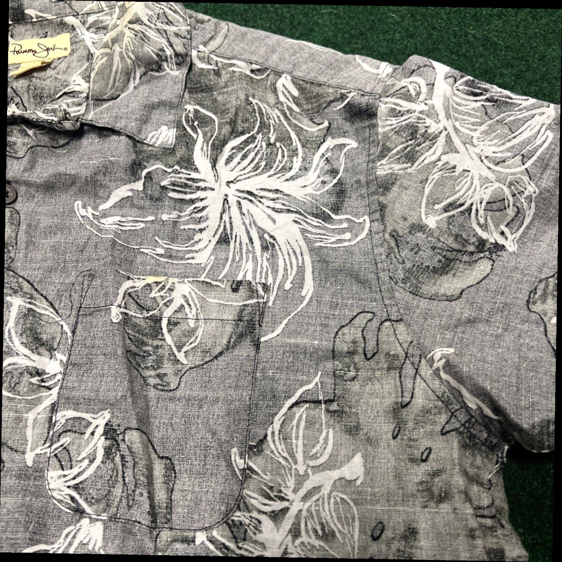 Panama Jack Panama Jack Men Large Hawaiian Shirt Floral Gray Short Sleeve Vacation Tropical Size US L / EU 52-54 / 3 - 4 Thumbnail