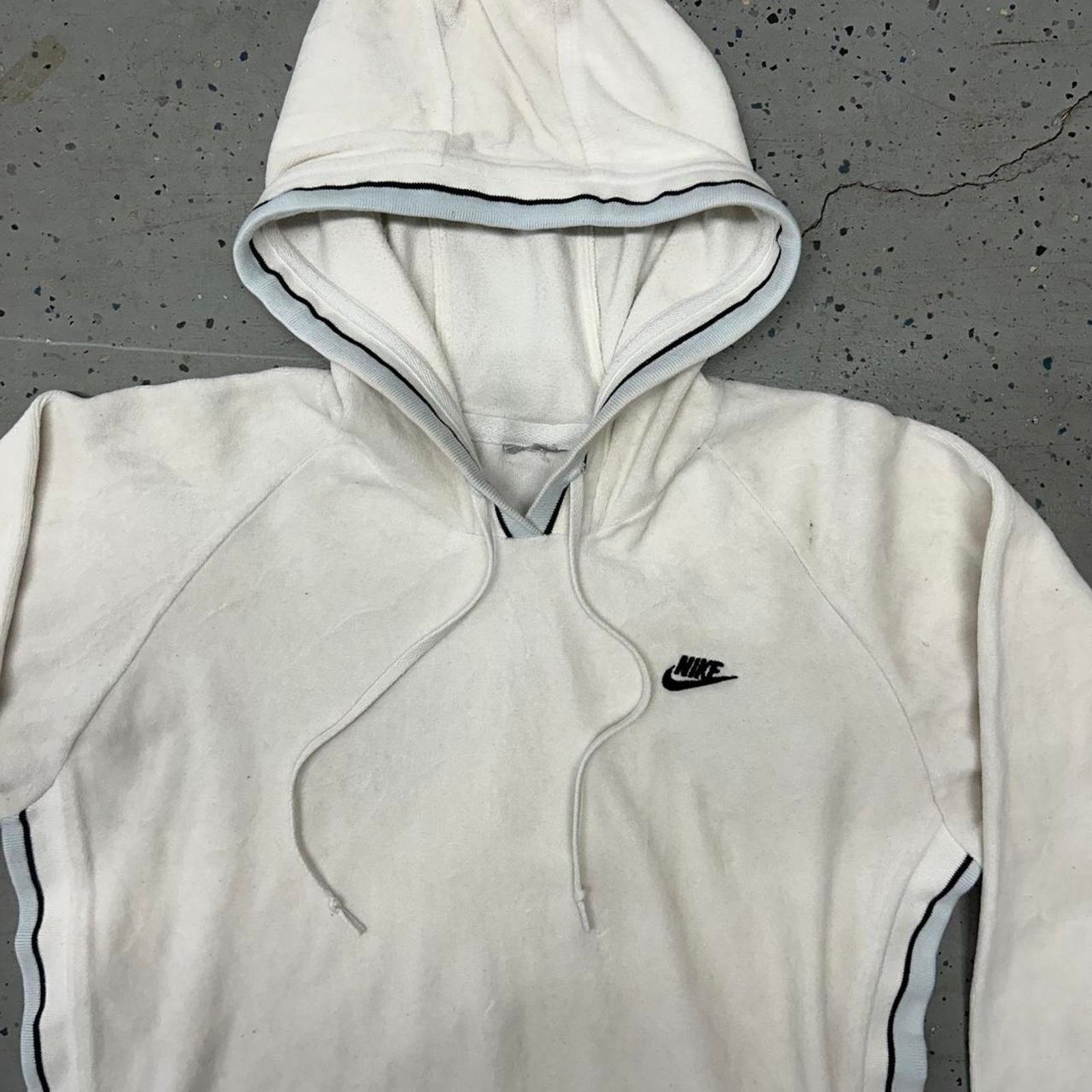 Nike Y2K White Nike hoodie with black accents Size L / US 10 / IT 46 - 2 Thumbnail