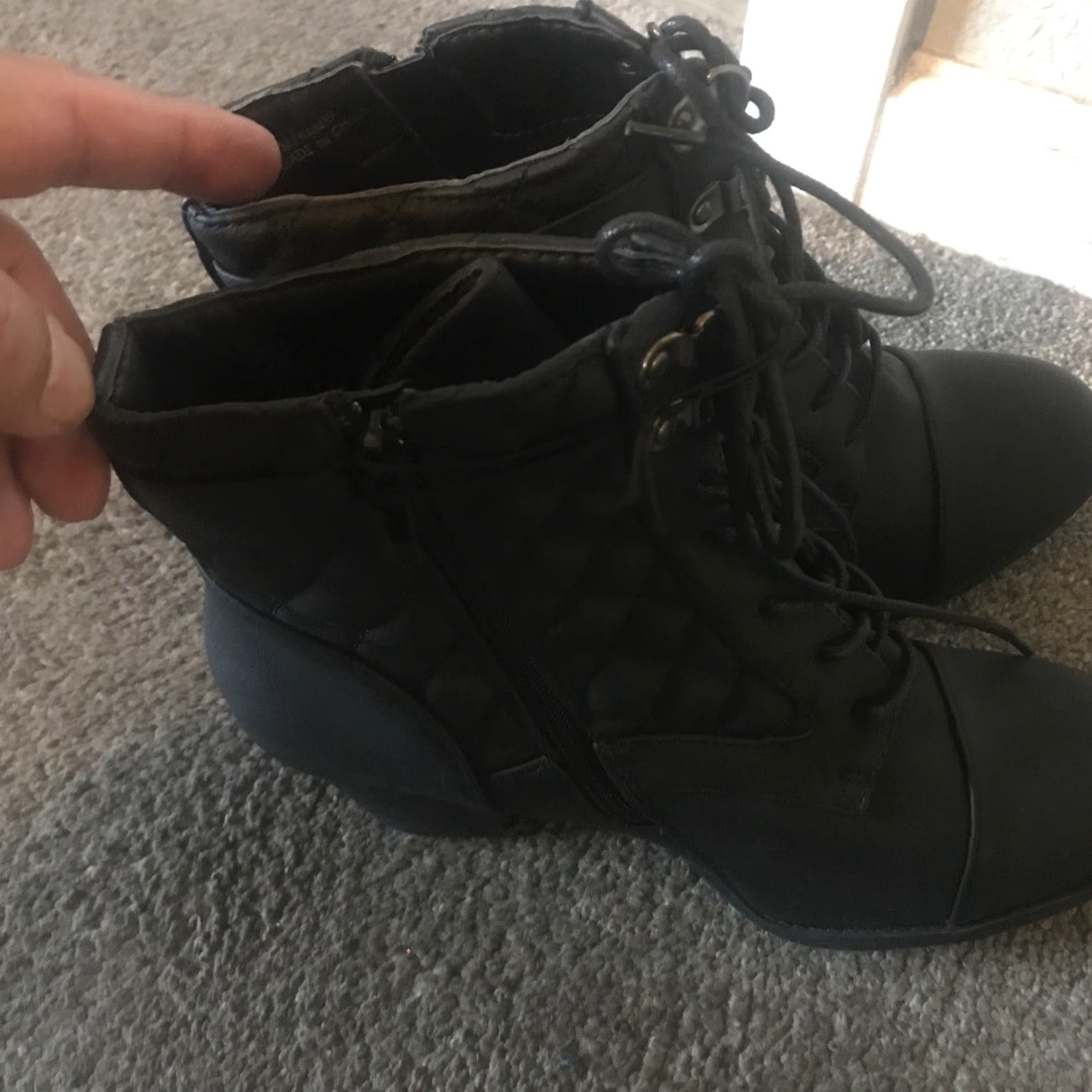 Vintage Daisy Fuentes Boots Size 11 Boots Women Leather Upper Lace-Up Zipper Closure Side Block Heel Bootie Black Ankle Shaft Casual Size US 11 / IT 41 - 3 Thumbnail
