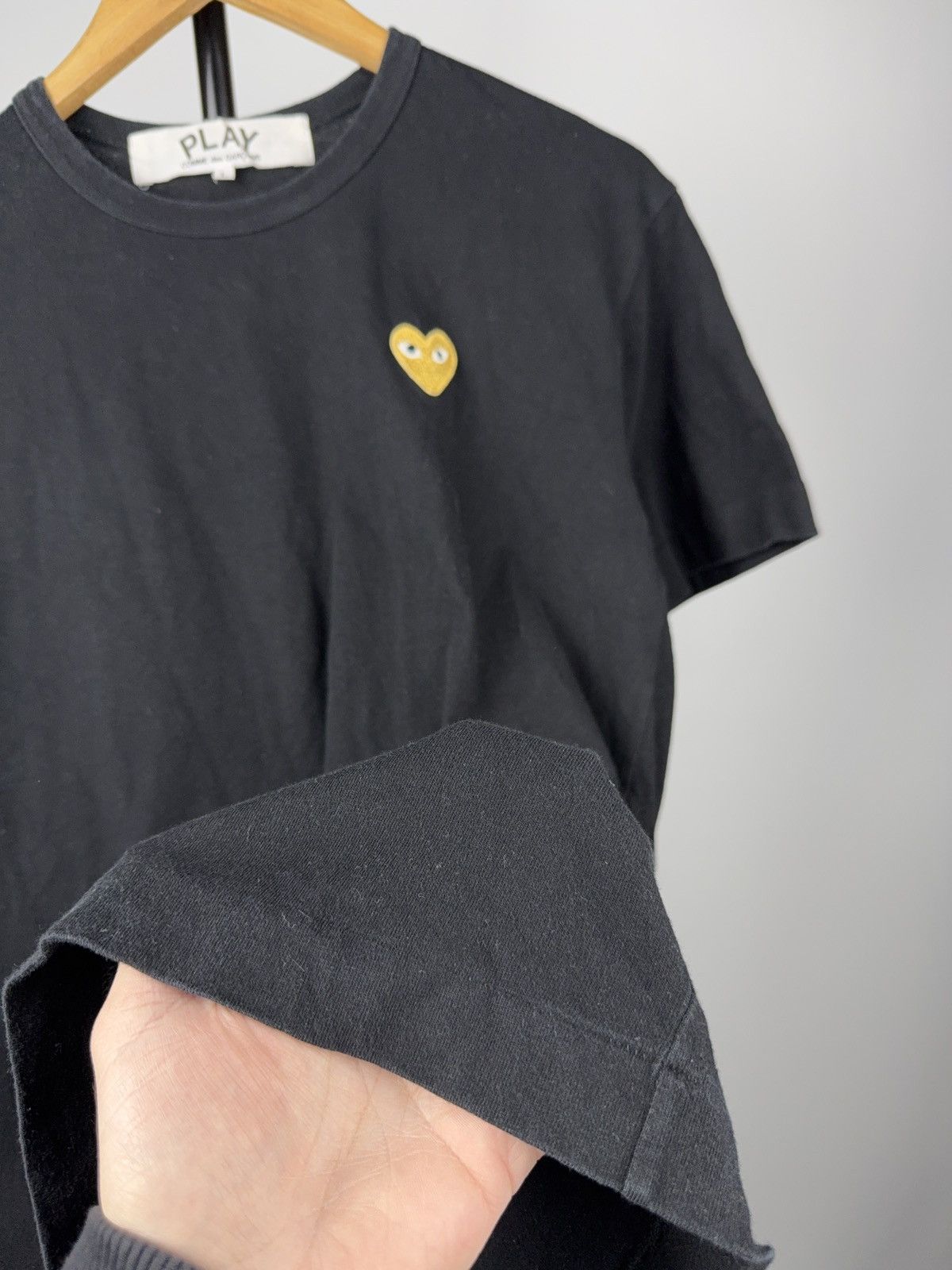 CDG by Comme des Garcons Comme des Garçons PLAY Gold Heart Black Tee Made in Japan Size US L / EU 52-54 / 3 - 2 Thumbnail