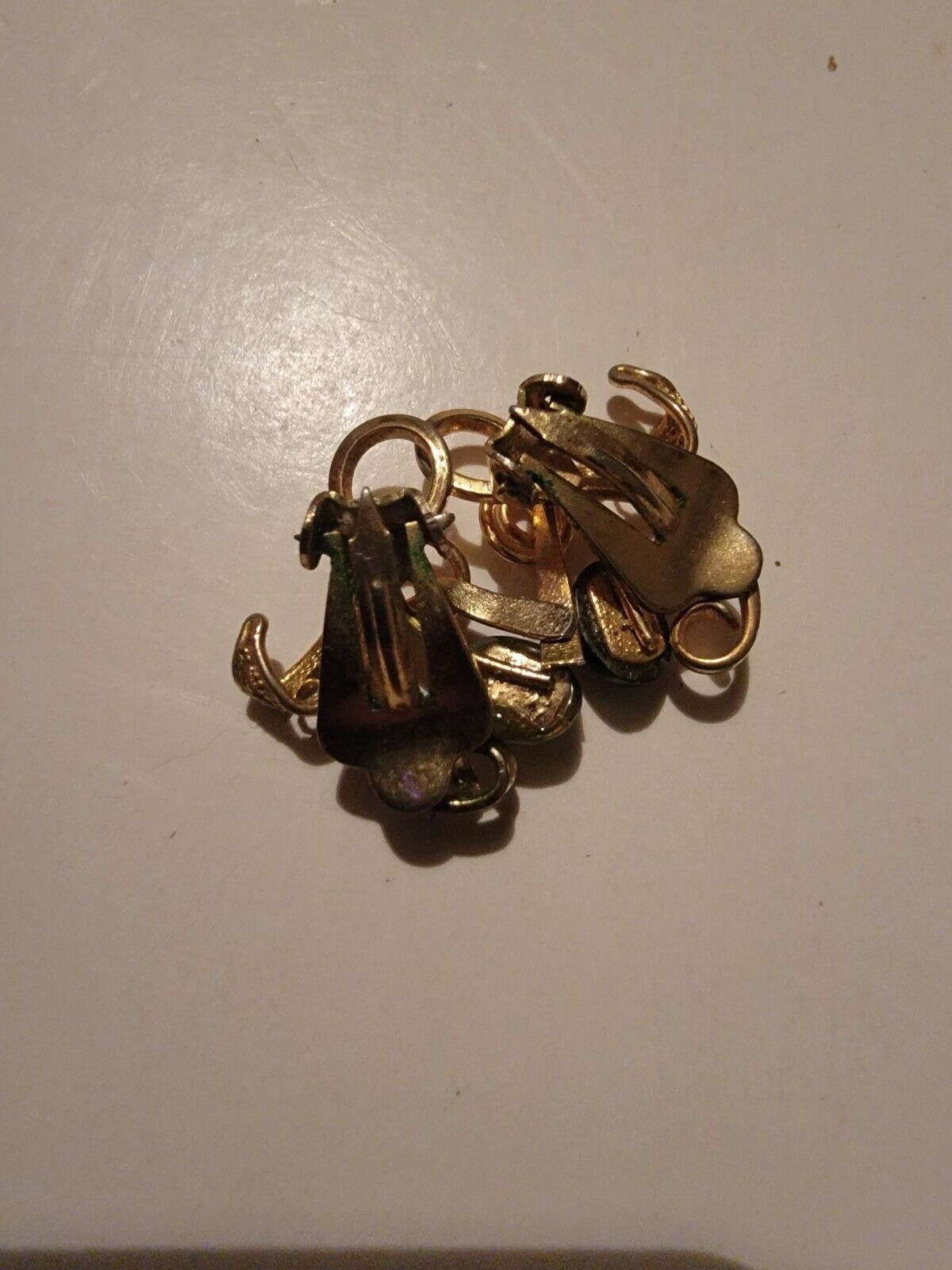 The Unbranded Brand Vintage Earrings Black And Gold Tone Clip On Size ONE SIZE - 2 Thumbnail