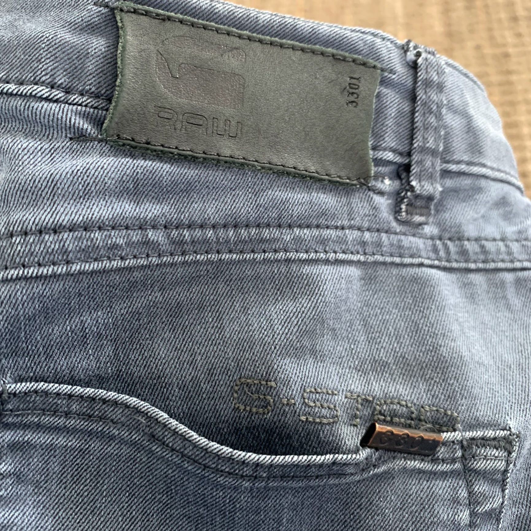 Vintage G-STAR RAW Jeans Womens Denim 3301 Super Skinny 26x27 Side Zip Blue Gray Raw Hem Size 26" / US 2 / IT 38 - 4 Thumbnail