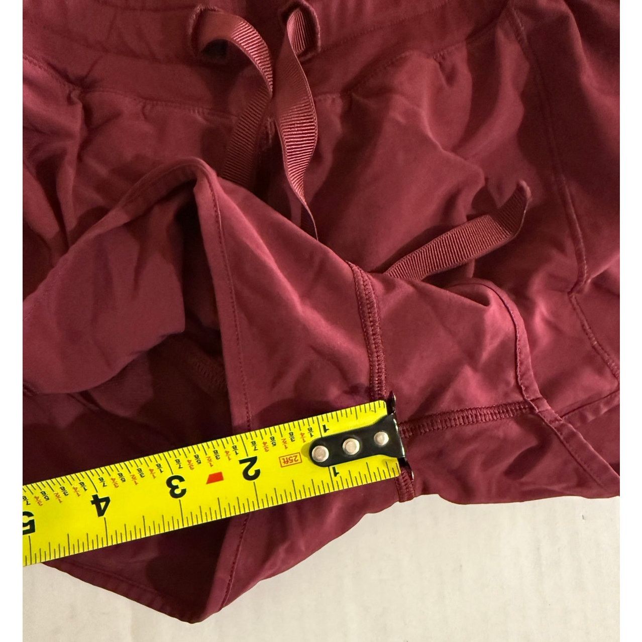 Lululemon Lululemon Hotty Hot Shorts Size 4 - Excellent Pre-Owned Size 27" / US 4 / IT 40 - 7 Thumbnail