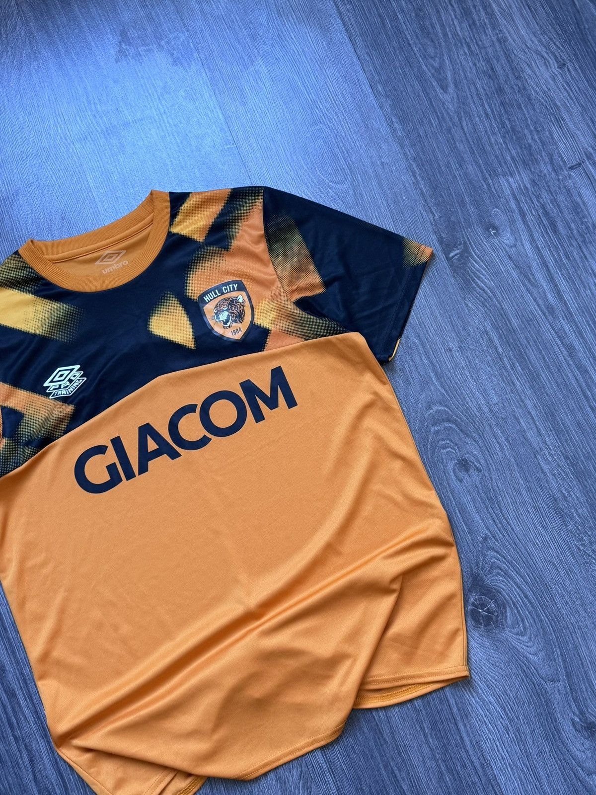 Umbro Vintage Umbro Hull City Soccer Jersey Y2K Drill Blokecore Size US M / EU 48-50 / 2 - 3 Thumbnail