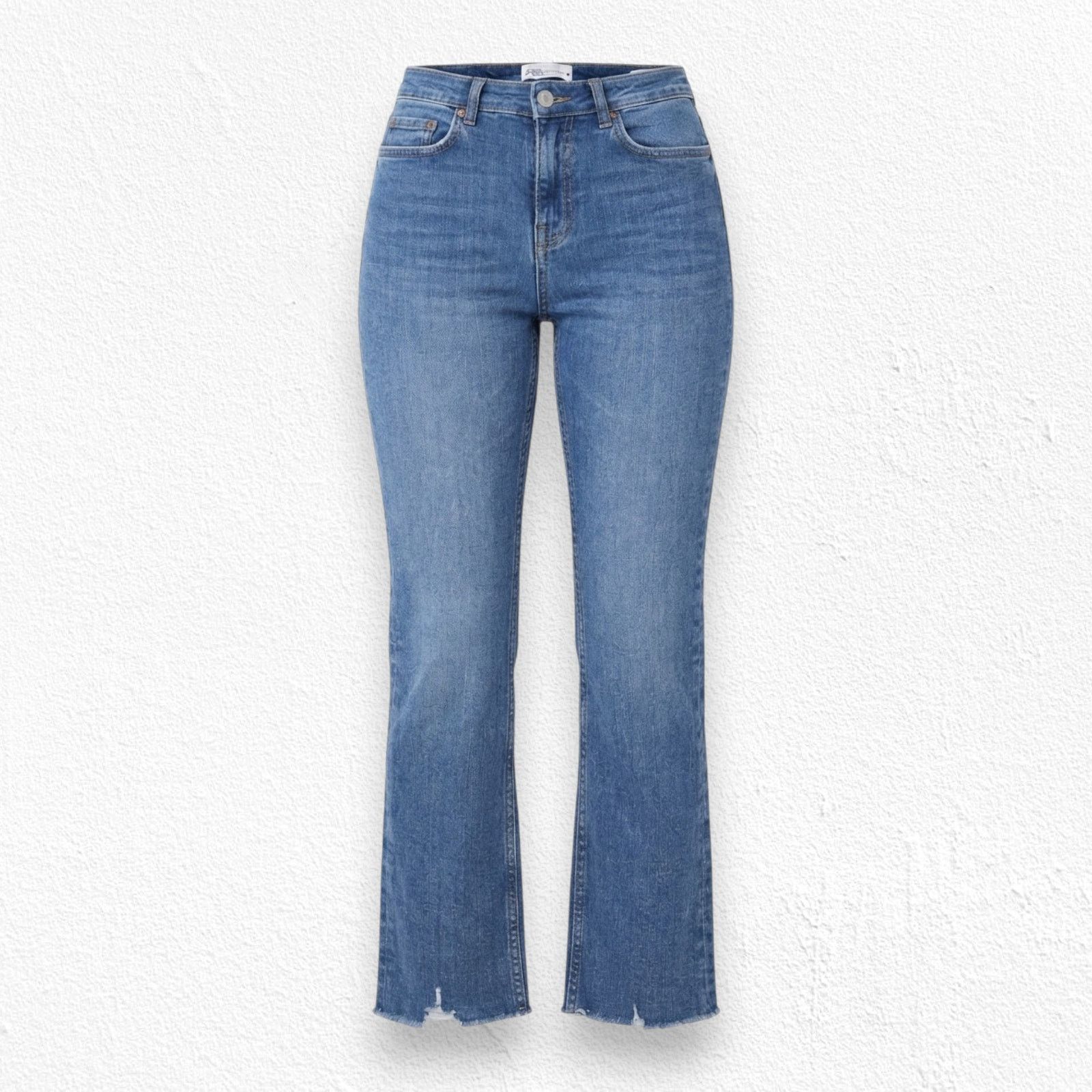 Zara Zara Bootcut Cropped Raw Hem Jeans Size 4 Size 27" / US 4 / IT 40 - 1 Thumbnail