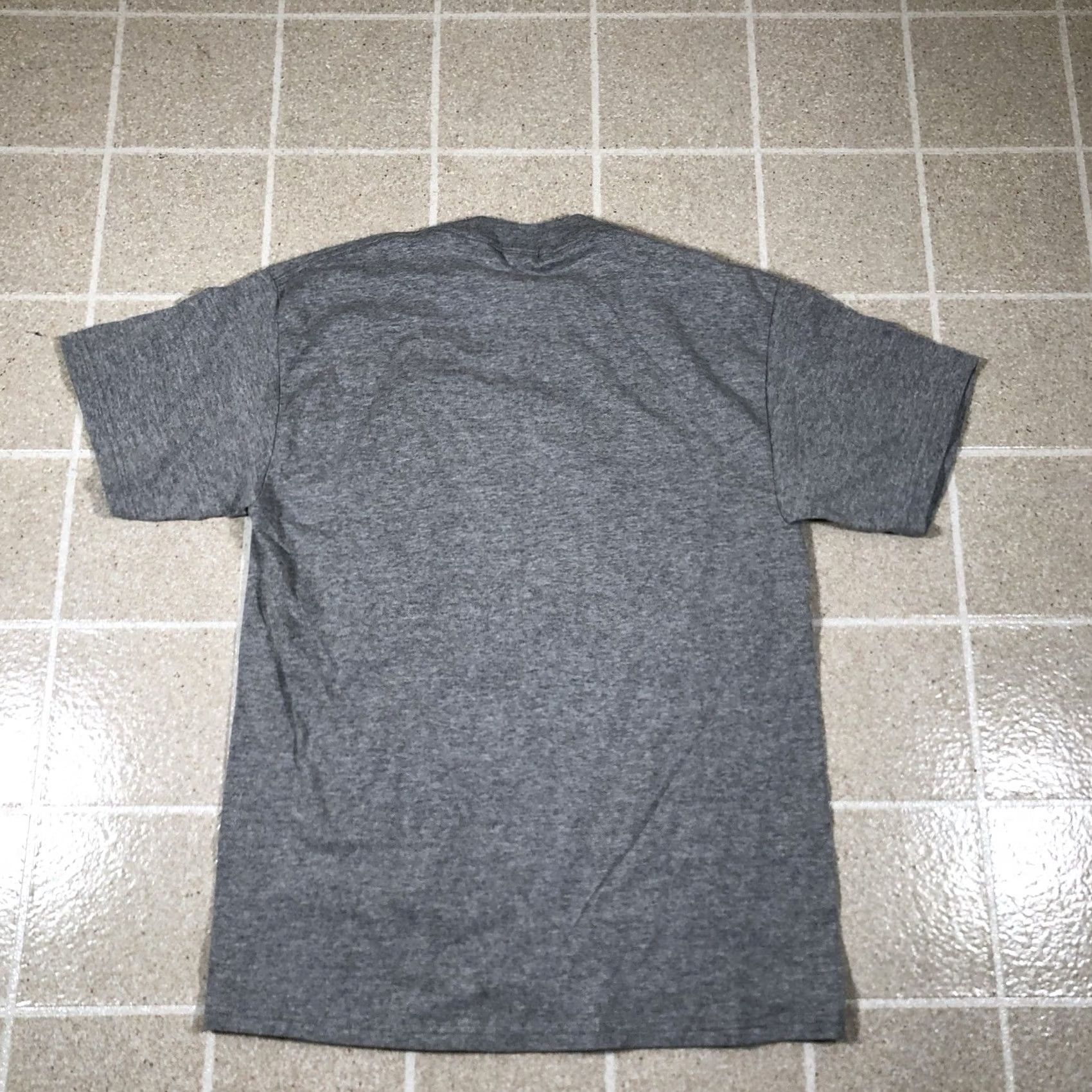 Delta VINTAGE Honey Nut Cheerios Bee Logo Tshirt Y2K 2007 General Mills Men T-Shirt Gray M Logo Mens Size US M / EU 48-50 / 2 - 4 Thumbnail