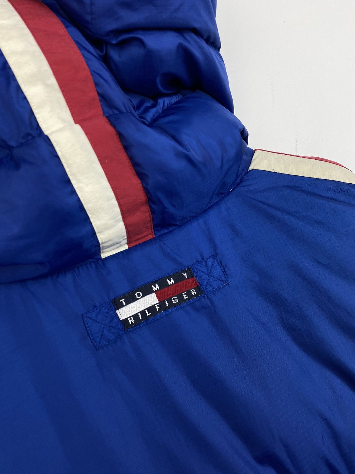 Tommy Hilfiger Vintage Tommy Hilfiger Boardsports Puffer Down Jacket Nike Size US L / EU 52-54 / 3 - 13 Thumbnail