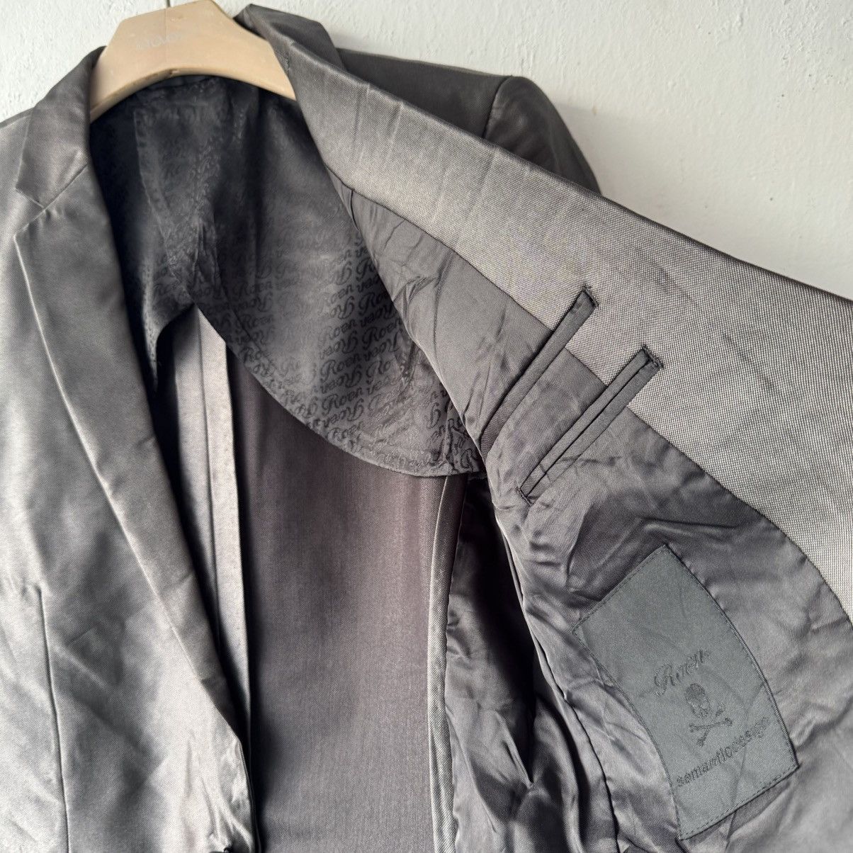 If Six Was Nine 2000s roen x semantic skull patches tailor blazer Size US L / EU 52-54 / 3 - 7 Thumbnail