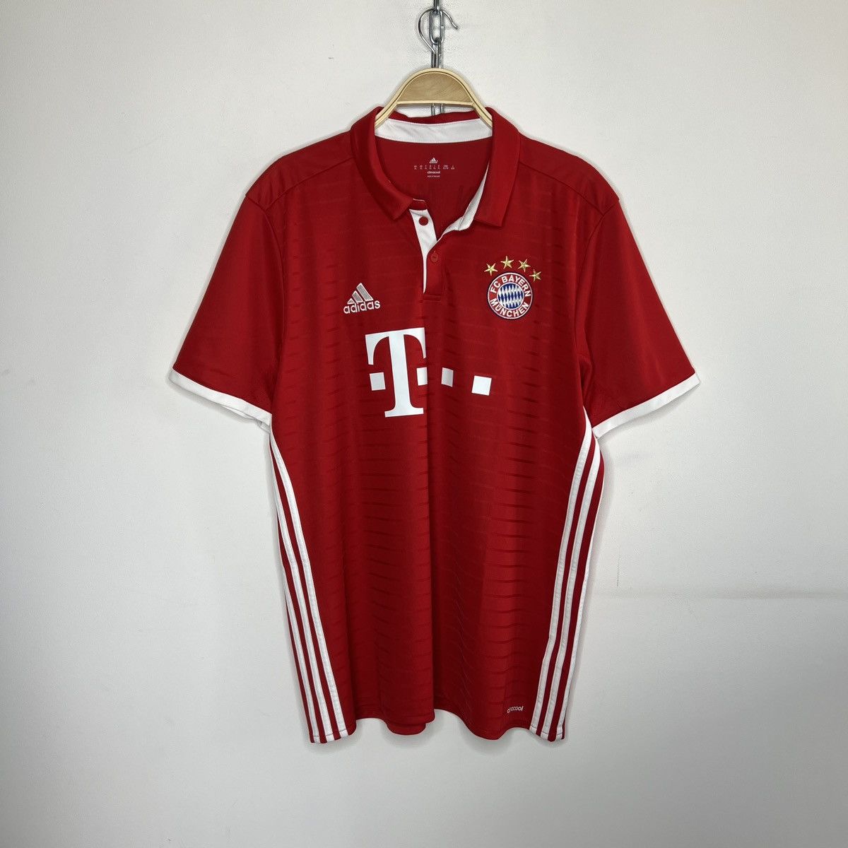 Adidas Adidas FC Bayern Munchen Jersey Tee Tshirt Red Size US XL / EU 56 / 4 - 1 Thumbnail