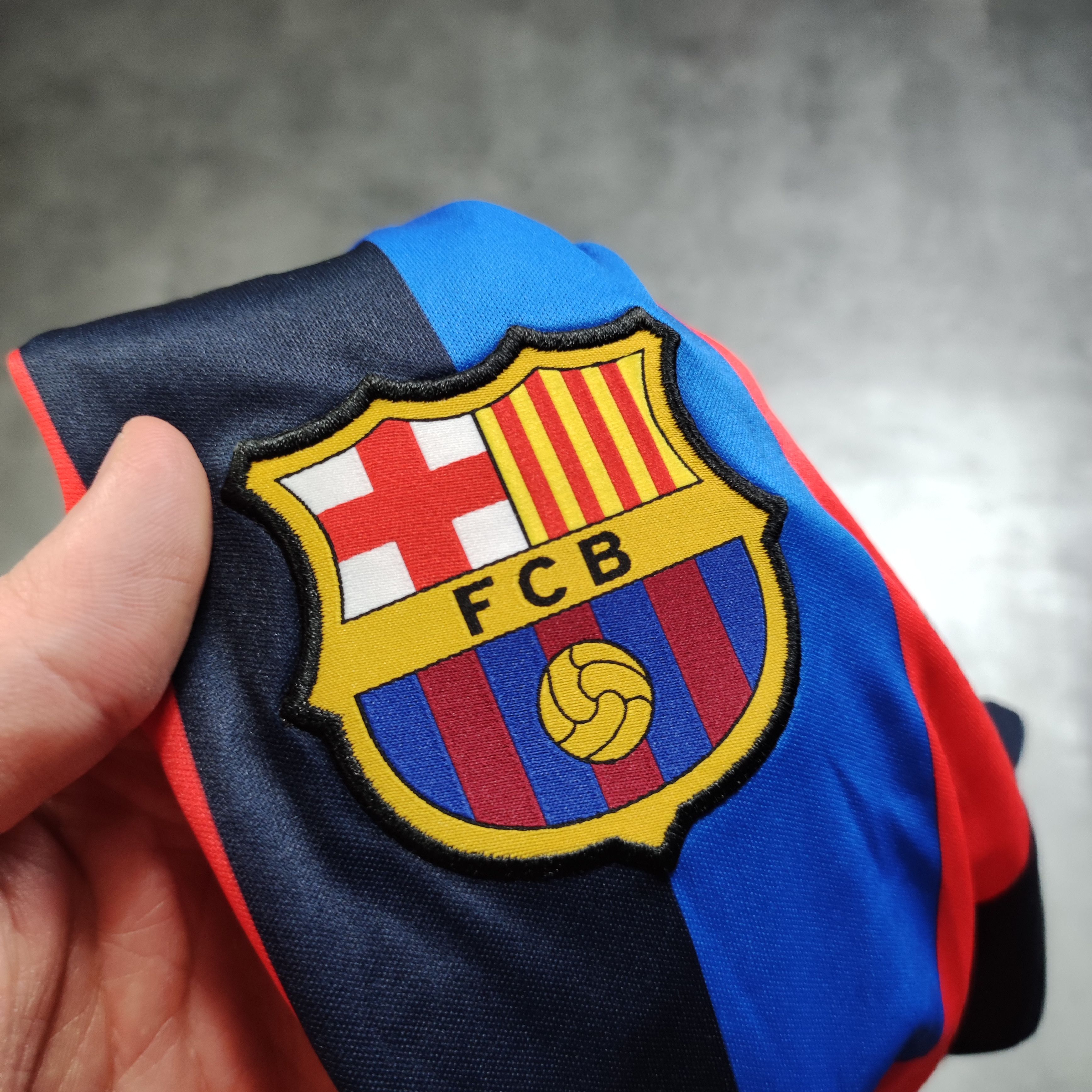 Other RARE Rogers Official Spain FC Barcelona #9 Lewandowski Kit Size US S / EU 44-46 / 1 - 6 Thumbnail