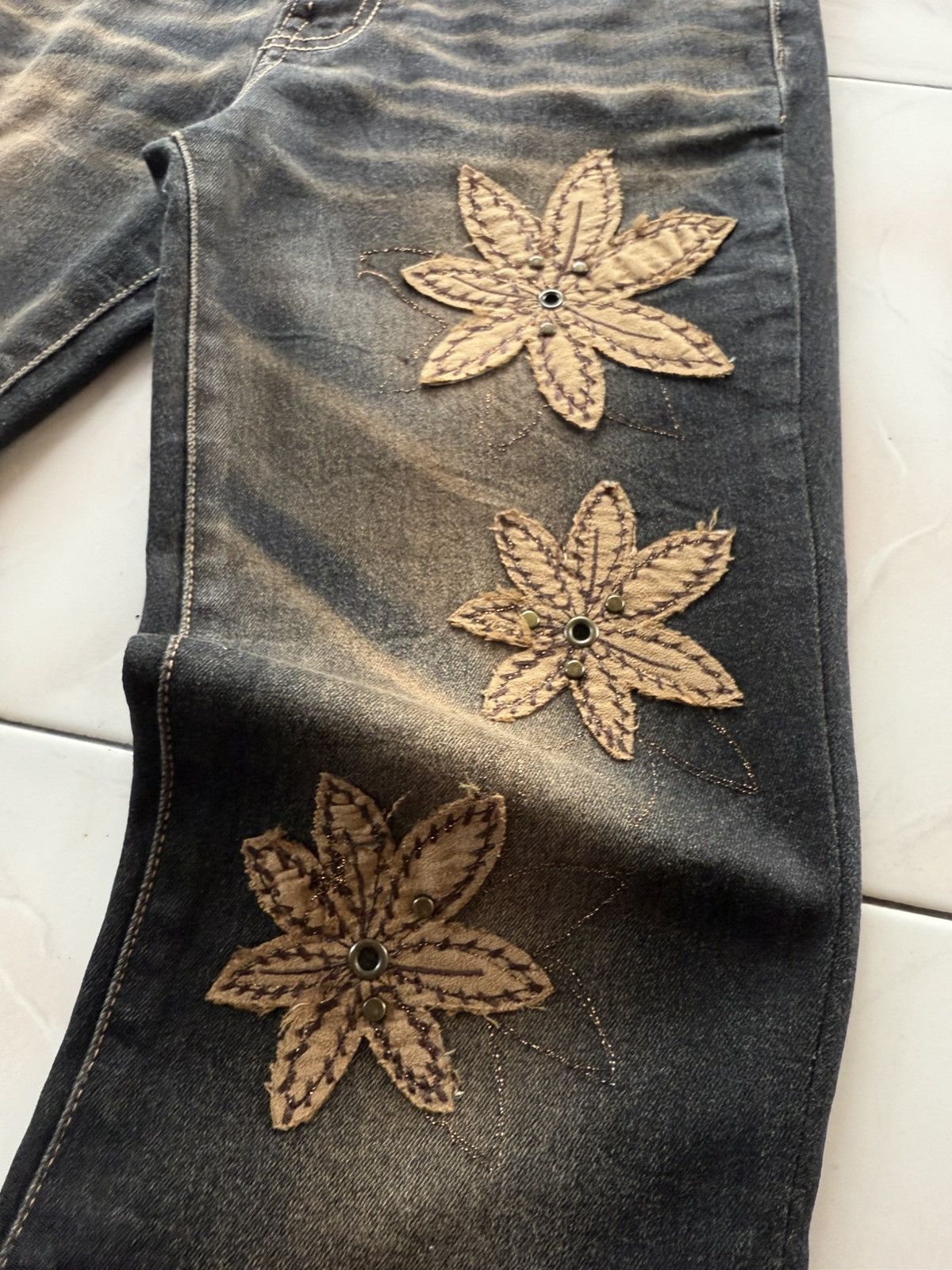 Japanese Brand Cosmo Japan Weed Leaf Suede Patch Mud Fade Flared Jeans Size US 27 - 6 Thumbnail
