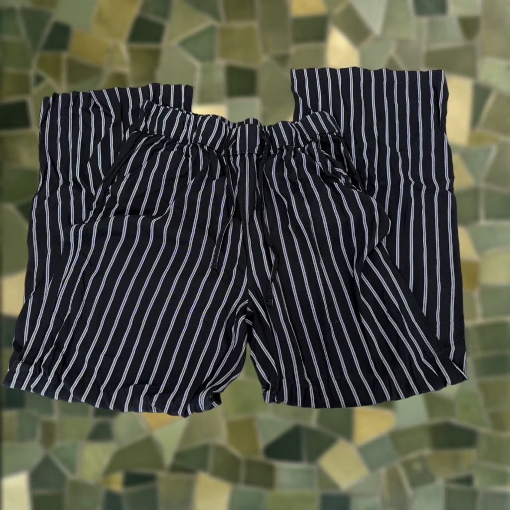 Vintage SO Dress Pants XL Black White Stripe Wide-Leg High Rise Pull On Women’s Regular Rise, SO Juniors, Casual Workwear, 90s Theme Size 40" / US 18 - 1 Thumbnail