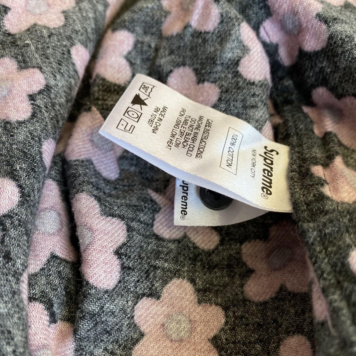Supreme Supreme Hooded Flower Shirt Black 2015 Vintage Designer Size US XL / EU 56 / 4 - 7 Thumbnail