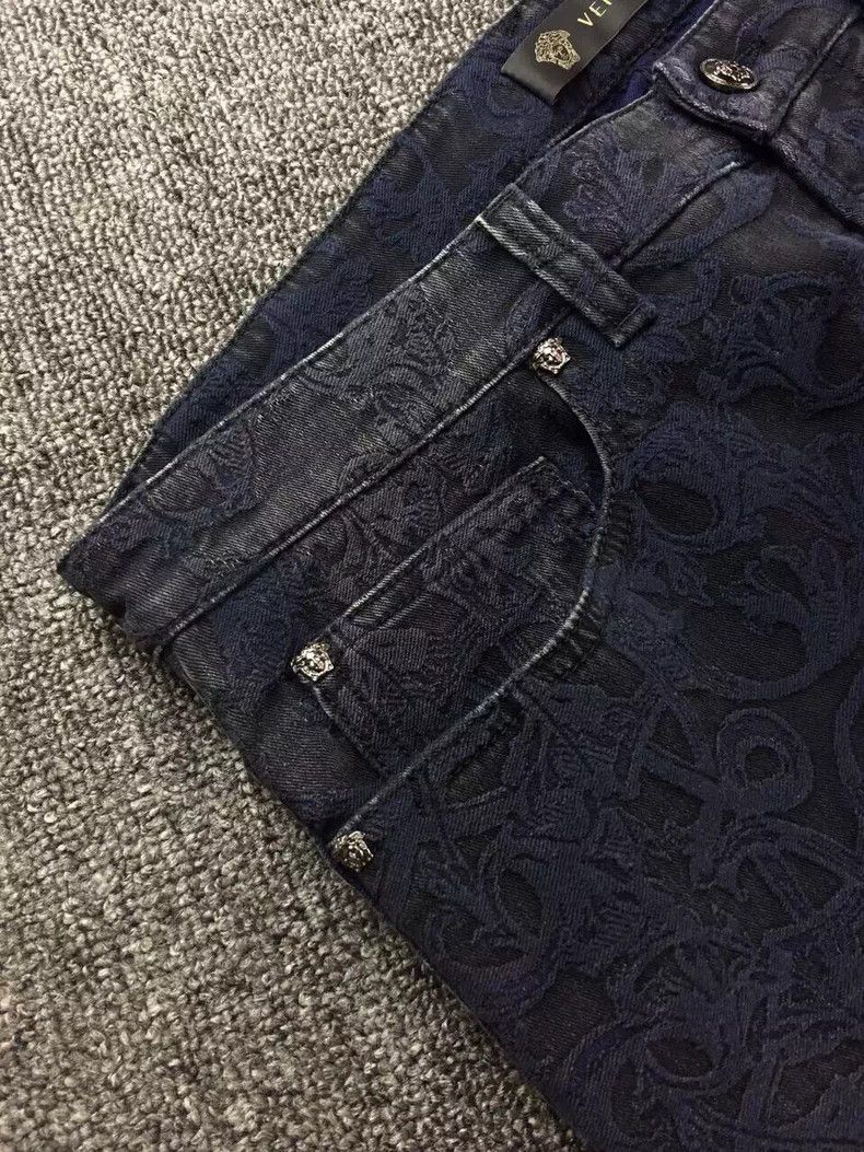 Versace Versace Medusa logo men's embossed jeans Size US 34 / EU 50 - 4 Thumbnail