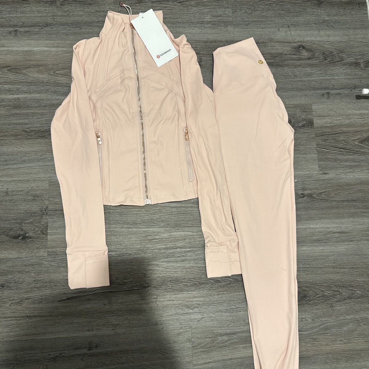Lululemon Lululemon light pink set size medium Size 27" / US 4 / IT 40 - 1 Thumbnail
