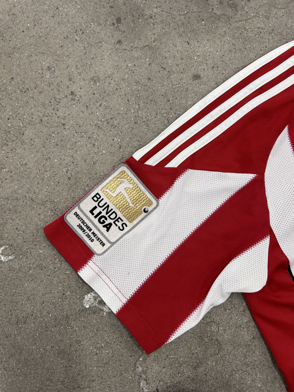 Adidas Bayern München 2010-11 Arjen Robben adidas munich home shirt Size US M / EU 48-50 / 2 - 4 Thumbnail