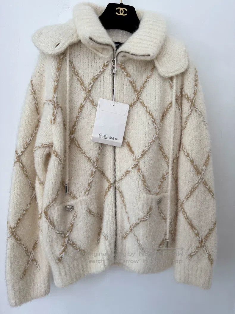 Chanel Chanel Ski series milky white teddy hooded sweater coat Size XS / US 0-2 / IT 36-38 - 1 Thumbnail