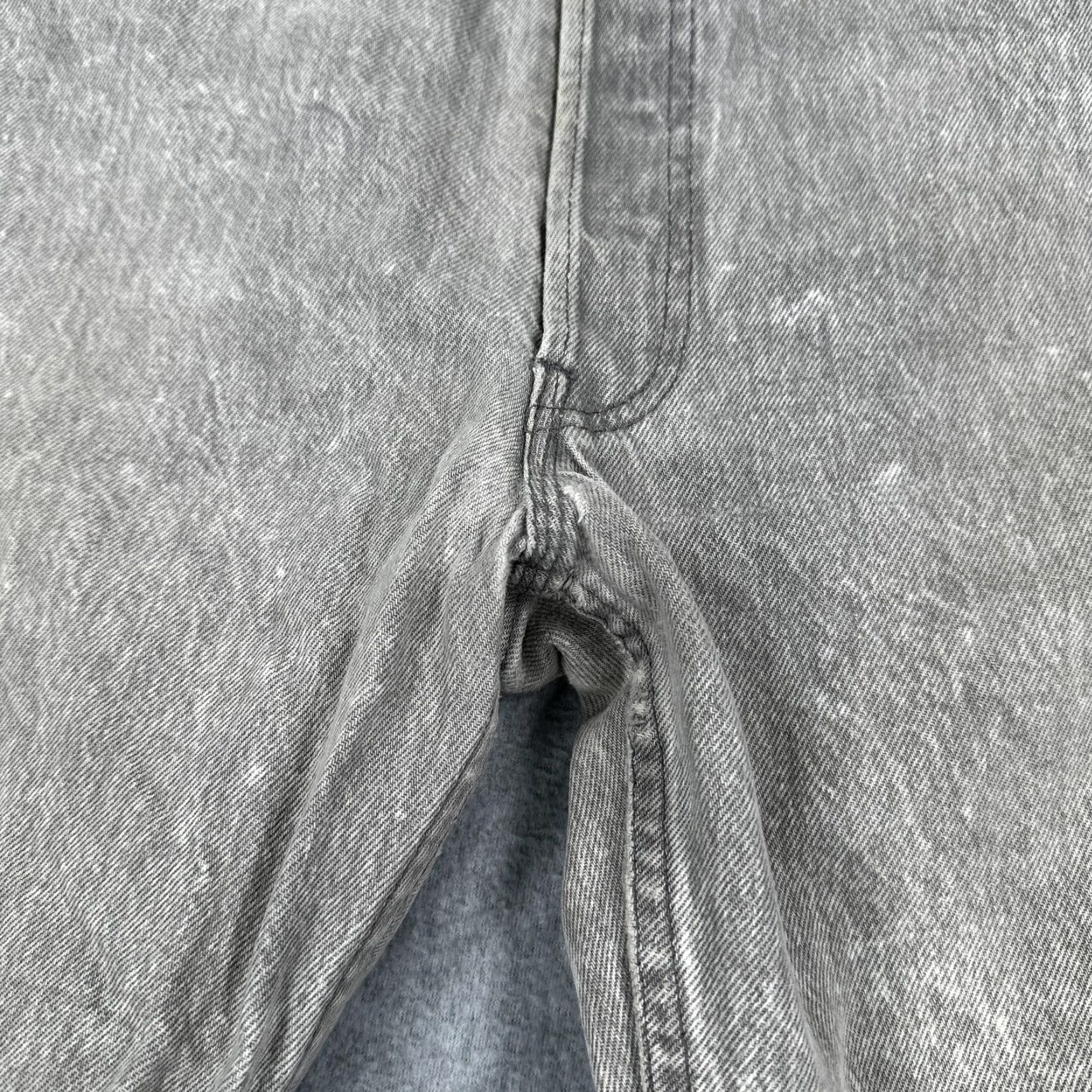 Levi's VINTAGE Levi's 501 Jeans Mens 34x30 Gray Acid Wash Straight Leg Made USA 90s Size US 34 / EU 50 - 6 Thumbnail