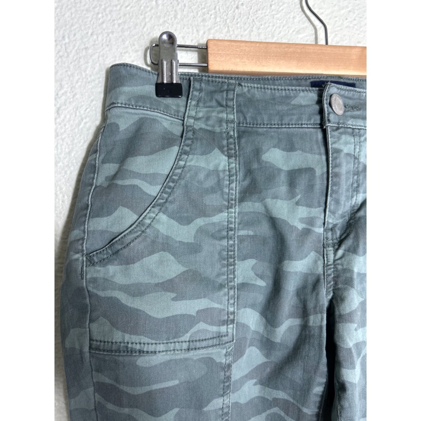 American Eagle Outfitters American Eagle Stretch Skinny Camo Pants Women’s Size 4 Measured 28x29 Size 27" / US 4 / IT 40 - 4 Thumbnail