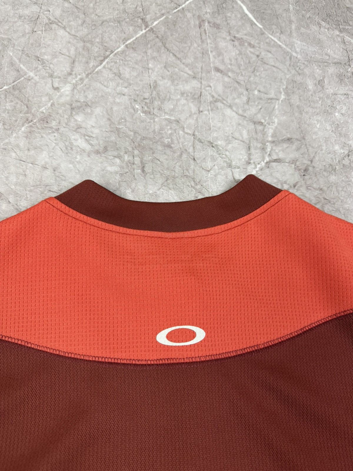 Oakley Vintage Oakley Jersey Tshirt Y2K Tee Size US L / EU 52-54 / 3 - 13 Thumbnail