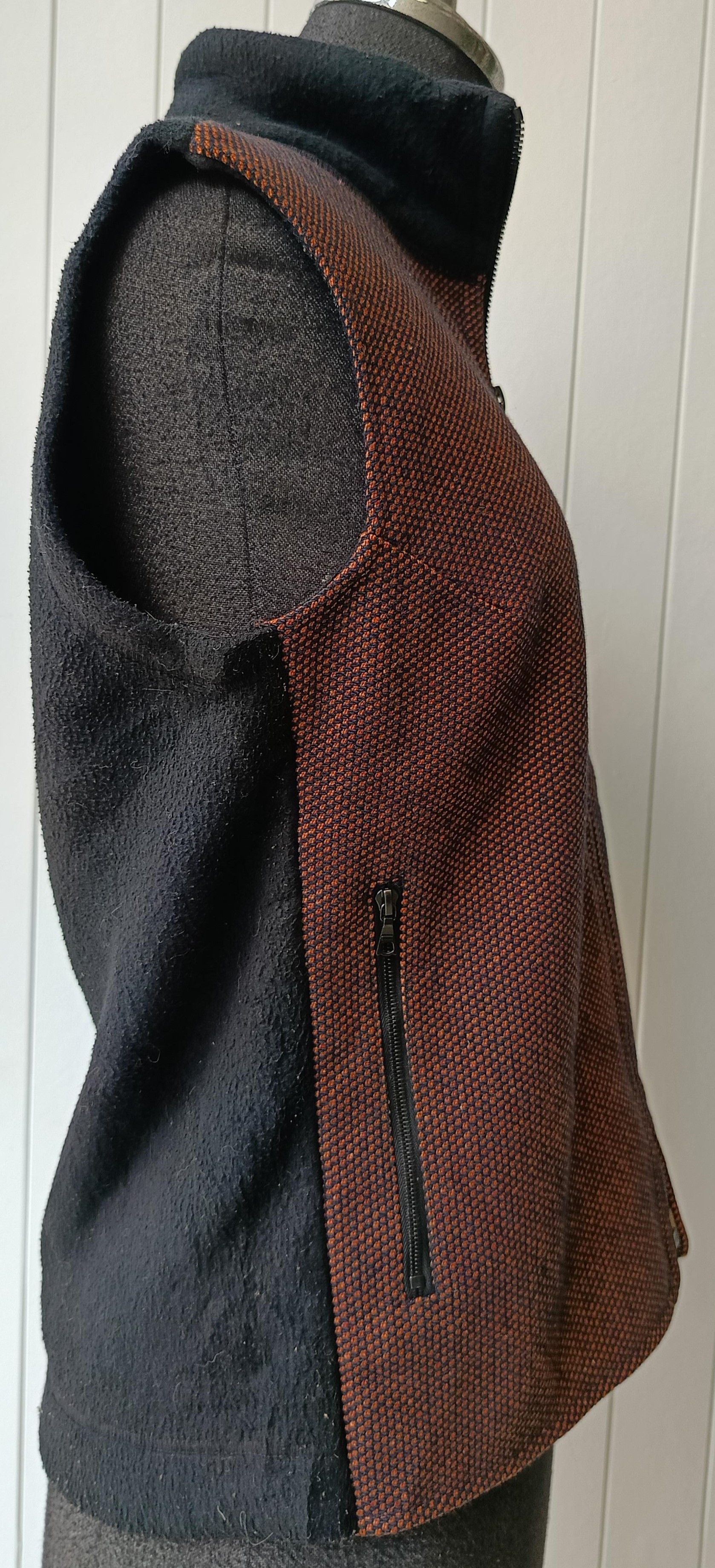 A.P.C. A.P.C. France brown snake fleece vest small unisex Size M / US 6-8 / IT 42-44 - 7 Thumbnail