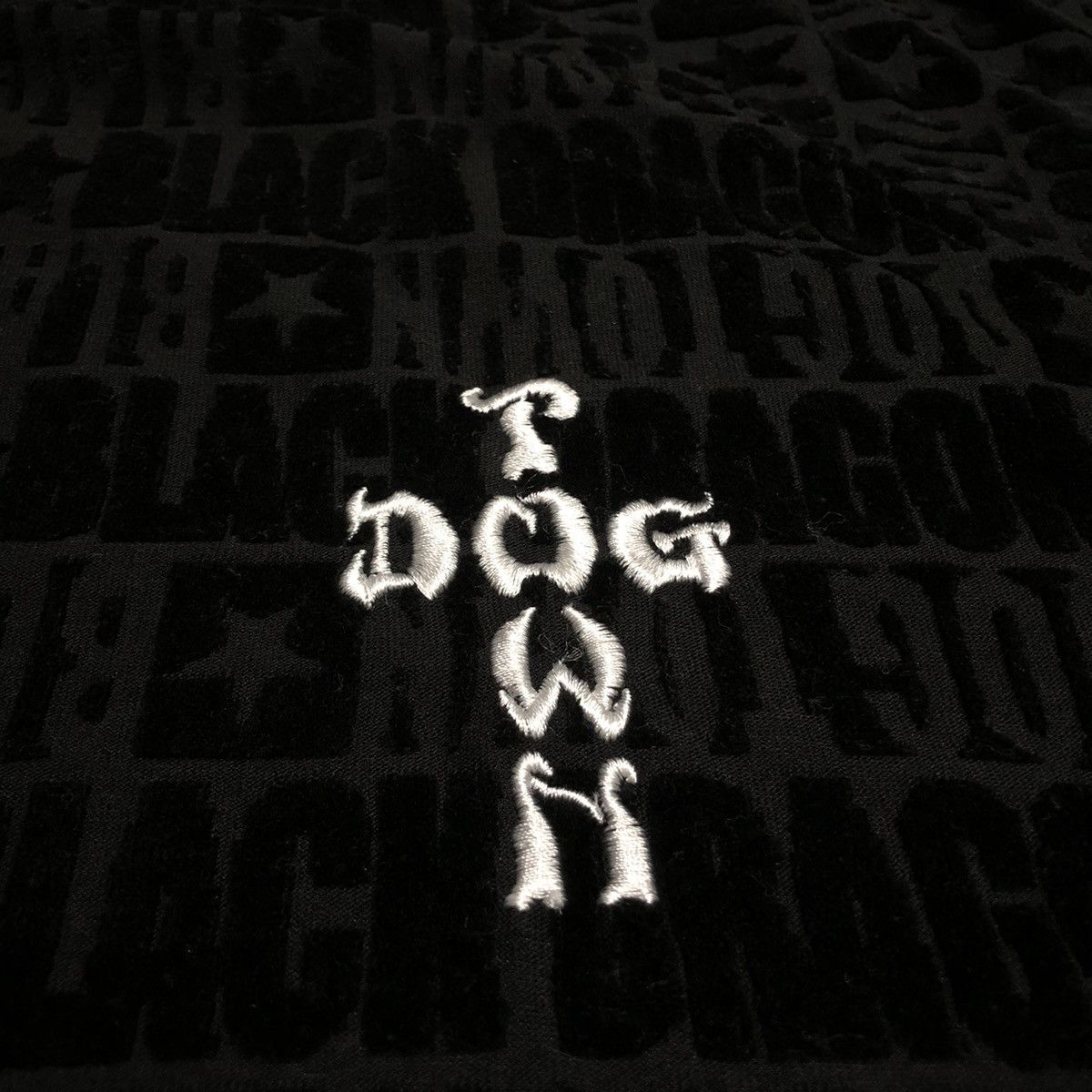 Dogtown DOG TOWN BLACK DRAGON Vintage Velour Embroidered Tee Size US XL / EU 56 / 4 - 14 Thumbnail