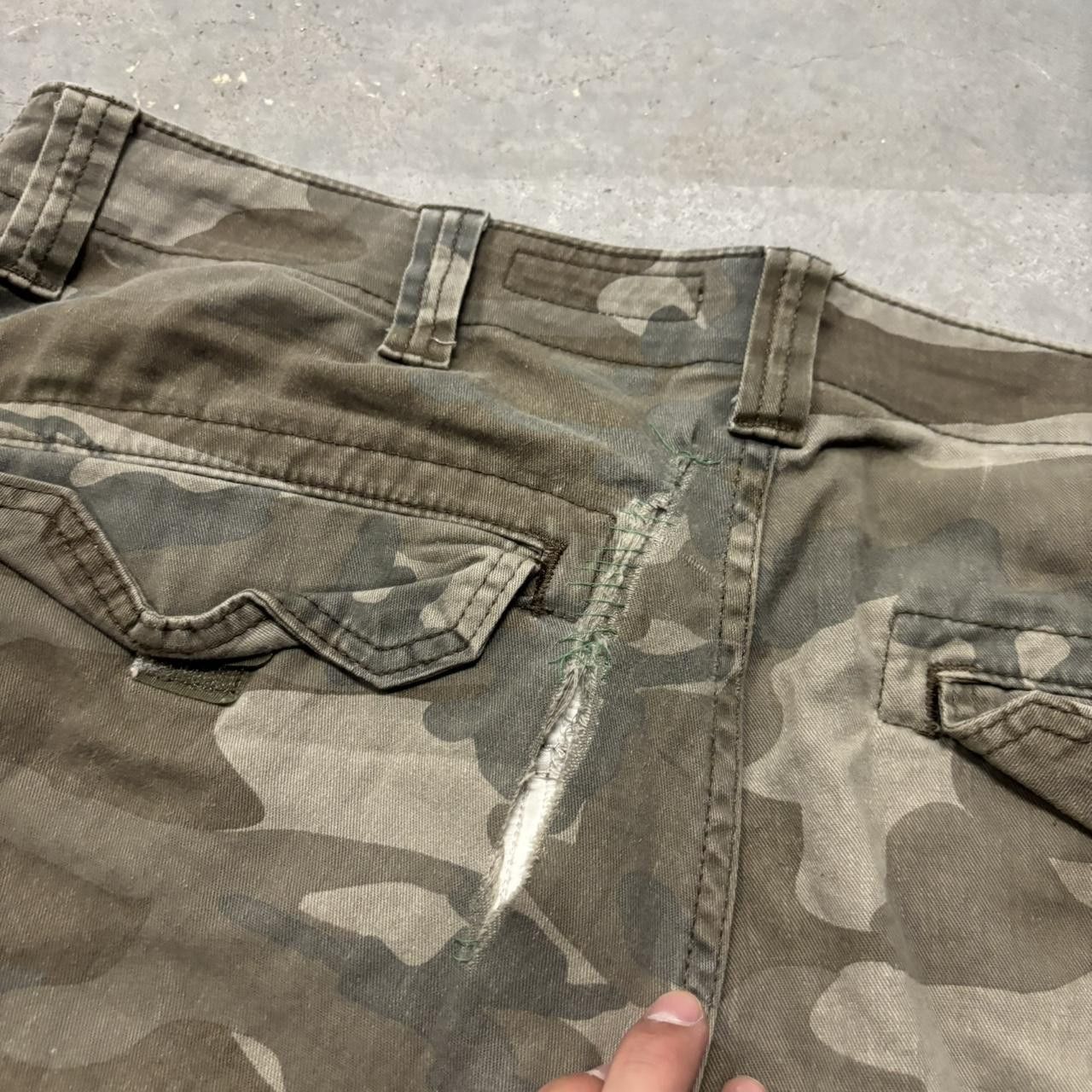 Japanese Brand × Vintage Crazy Vintage Y2K/2000s Grunge Camo Streetwear Skater Cargo Pants! Size US 34 / EU 50 - 7 Thumbnail
