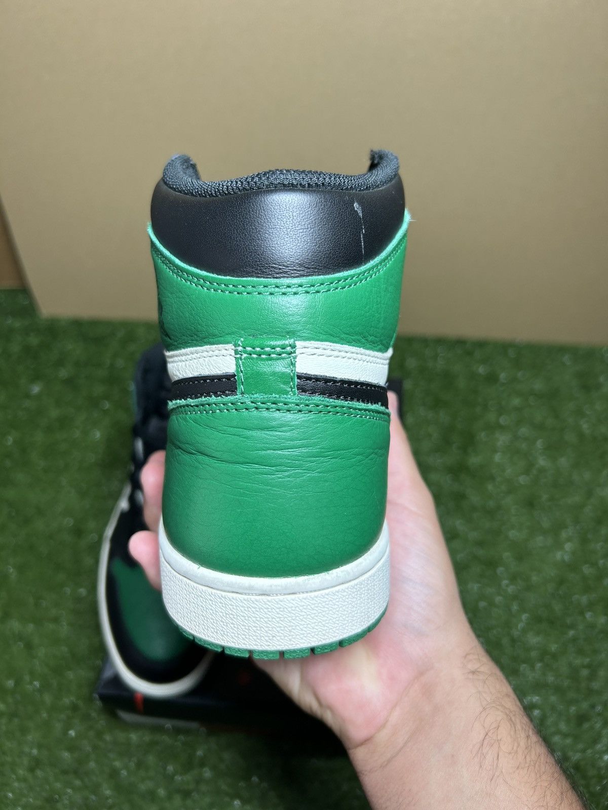 Jordan Brand Jordan 1 Pine Green 1.0 Size US 10.5 / EU 43-44 - 3 Thumbnail