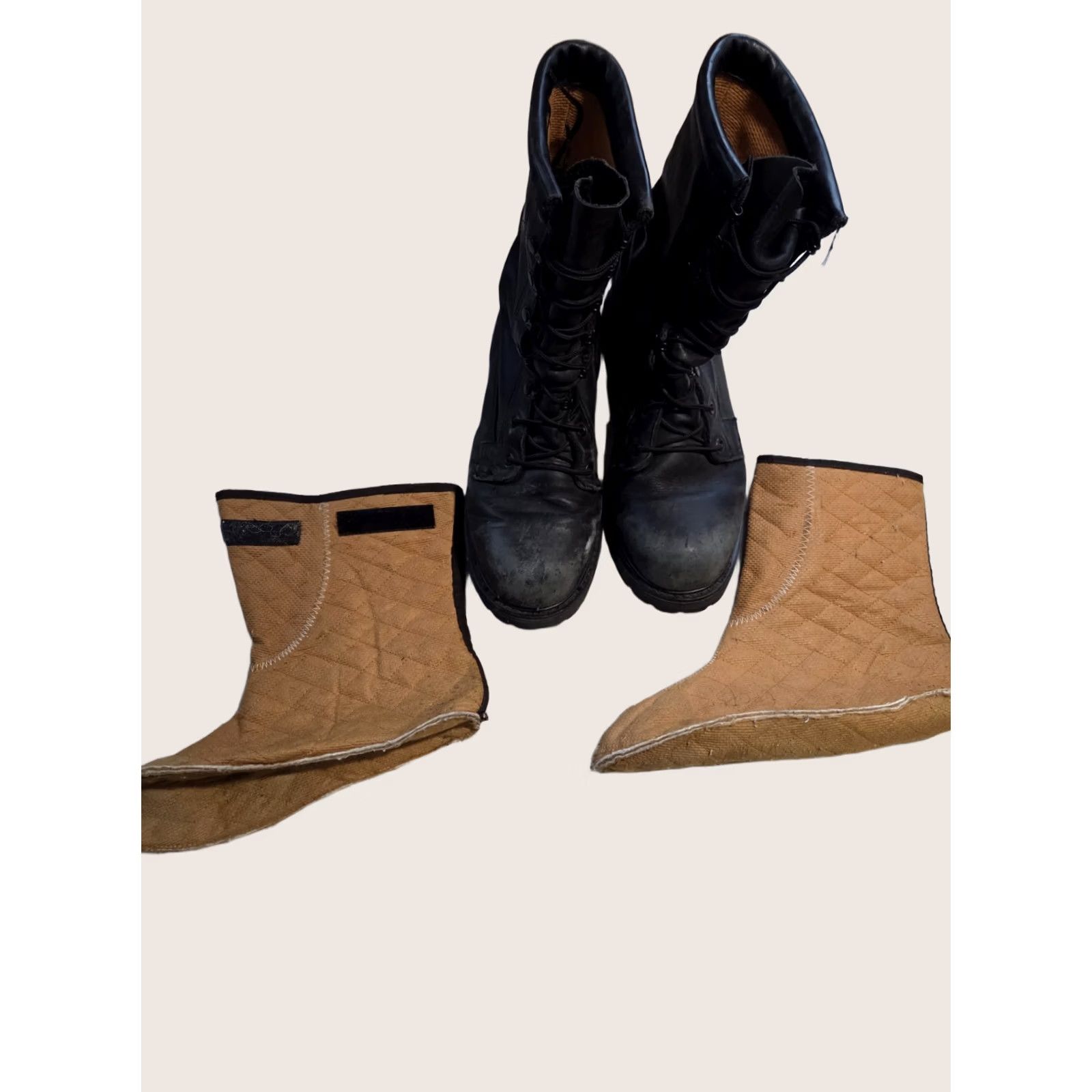 Vintage Bates Men's Black Combat Boots Size 9 W Gore-Tex Vibram Tactical Lace Up Leather Military Size US 9 / EU 42 - 1 Thumbnail