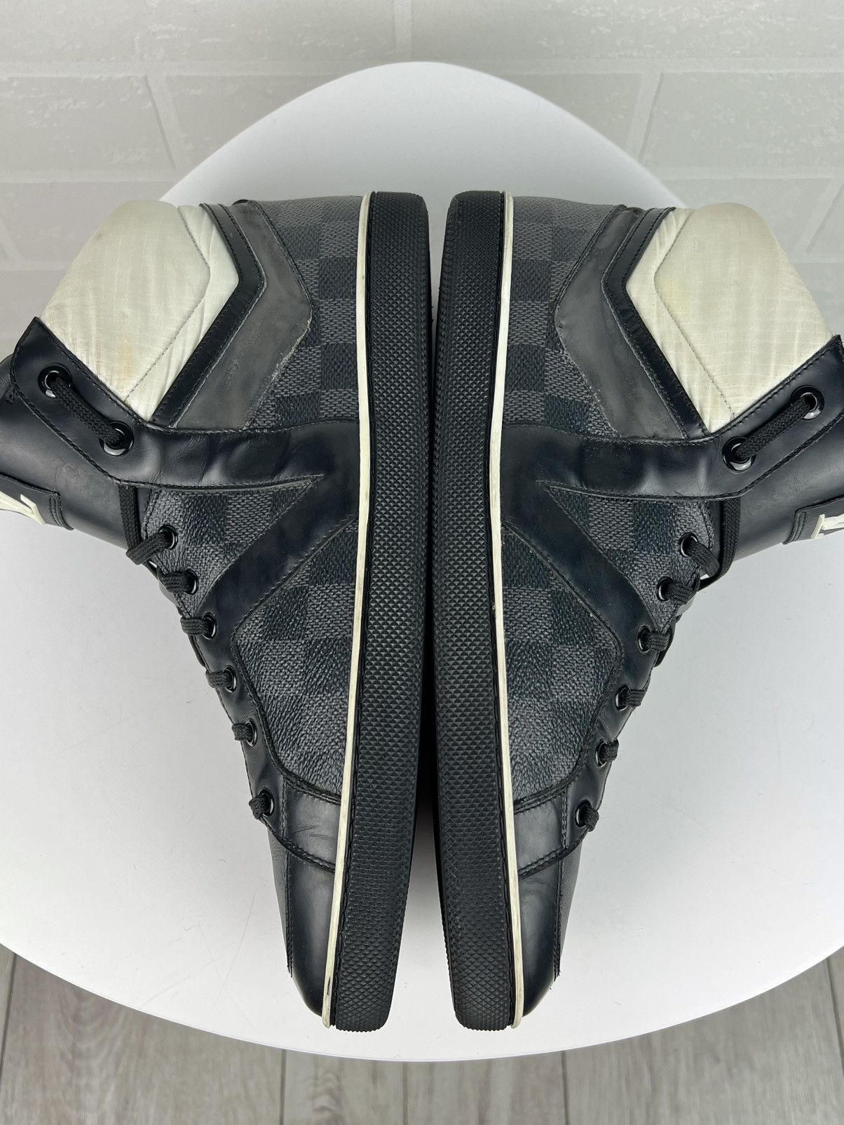 Louis Vuitton LOUIS VUITTON Sneakers Leather Shoes Damier LV Monogram Logo Size US 9 / EU 42 - 12 Thumbnail